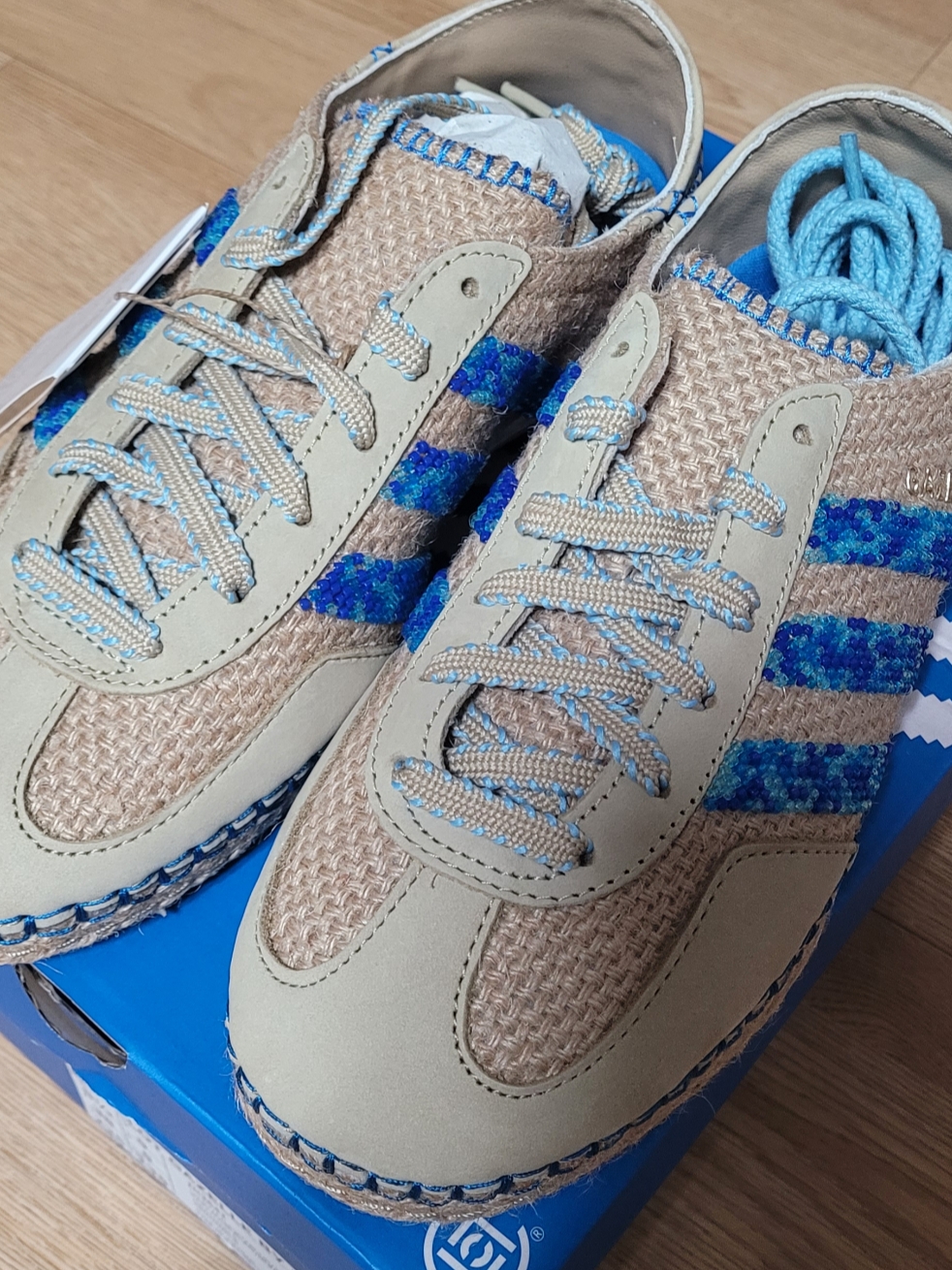 Adidas x Clot Gazelle Linen Khaki Light Blue 착용 스타일
