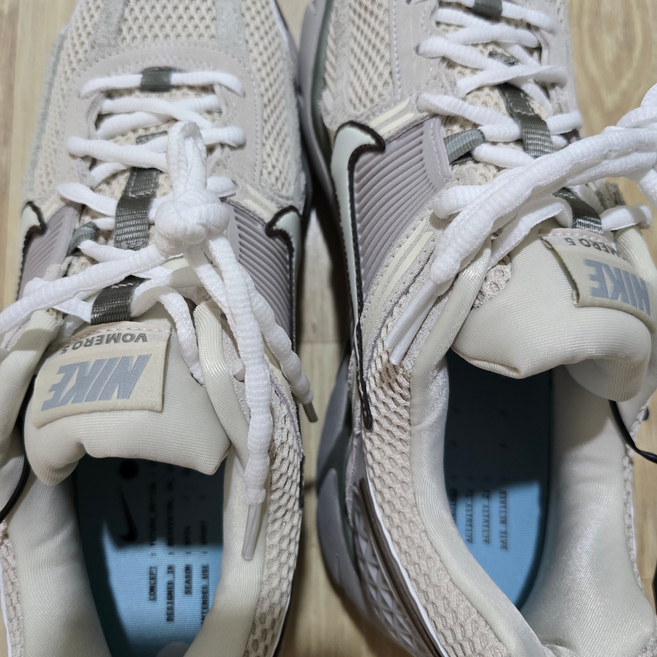 Nike Zoom Vomero 5 SE Light Orewood Brown 착용 스타일