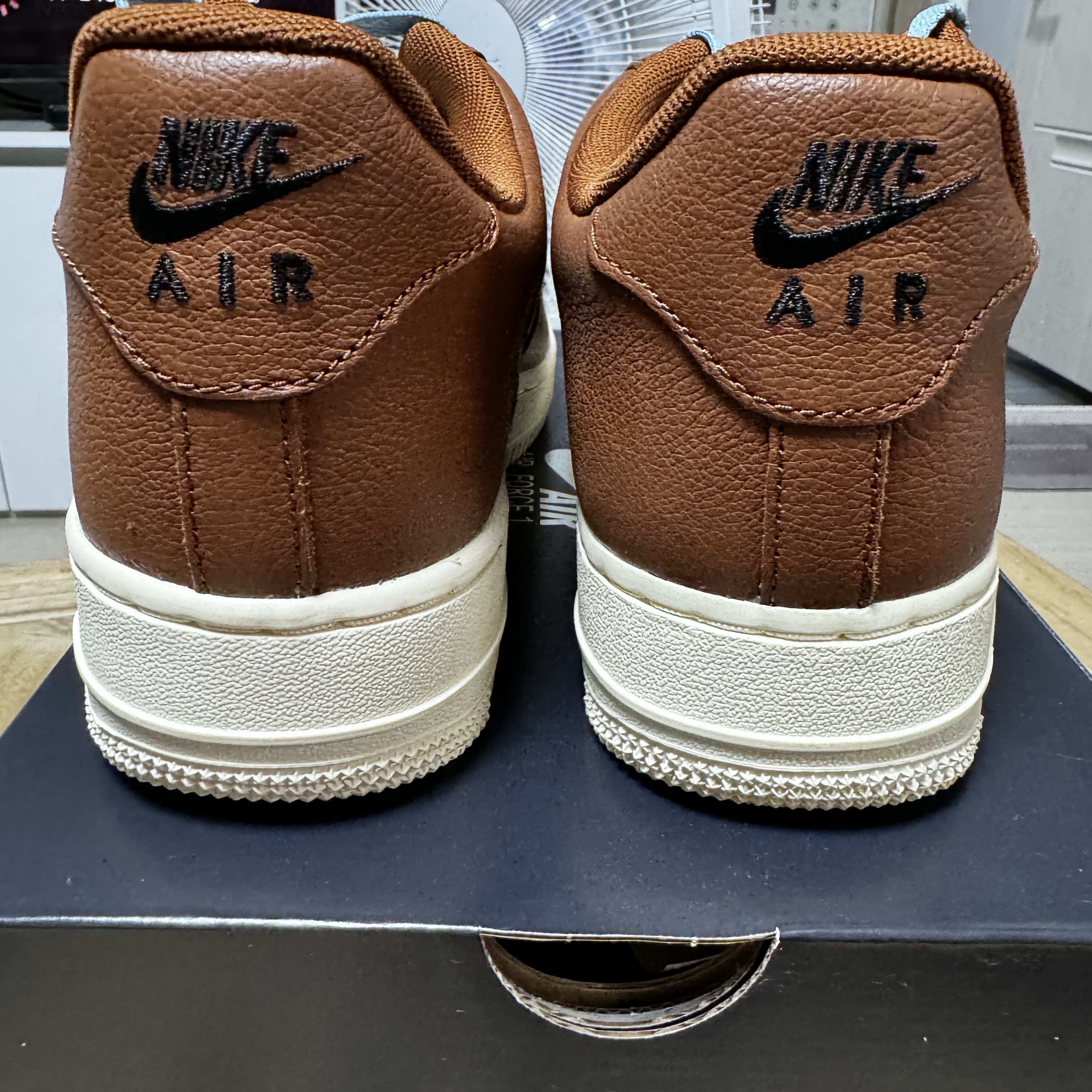 Nike Air Force 1 '07 PRM Vintage Pecan 착용 스타일 - 5
