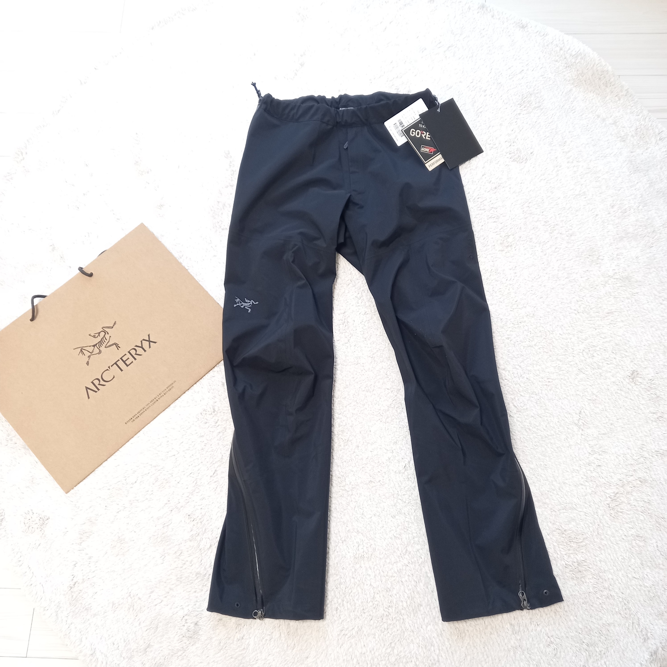 Arc'teryx Beta Pants Black, On Running x Post Archive Faction (Paf) Cloudmonster 2 Black Magnet 착용 스타일 - 10