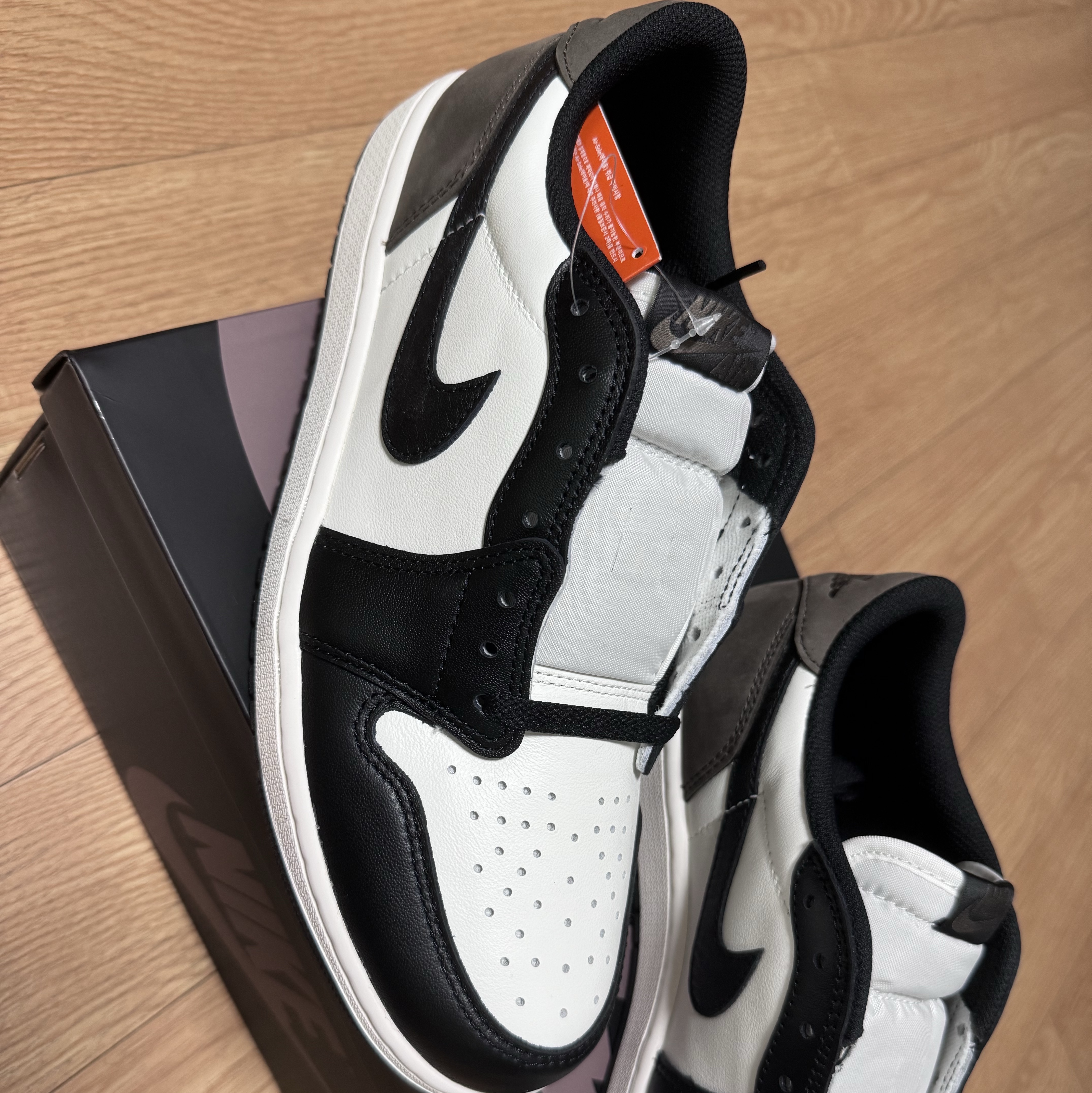 Jordan 1 Retro Low OG Mocha 착용 스타일