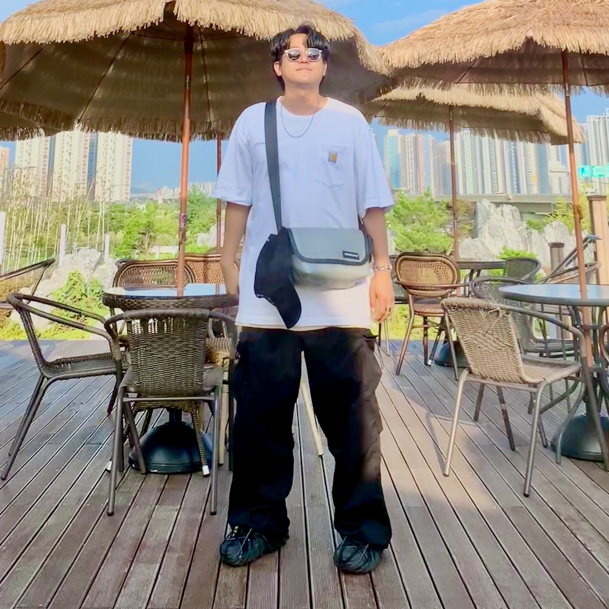 Crocs Echo Clog Black, Carhartt Loose Fit Heavyweight Regular Short Sleeve Pocket T-Shirt White 착용 스타일 - 1