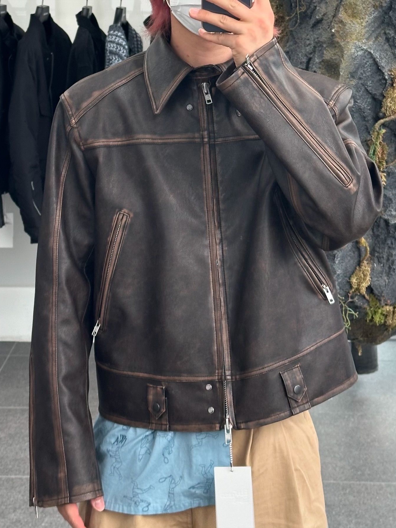 Haleine 3D Distressed Faux Leahter Jacket Black (VJ301), Haleine 3D Distressed Faux Leather Jacket Brown (VJ302) 착용 스타일