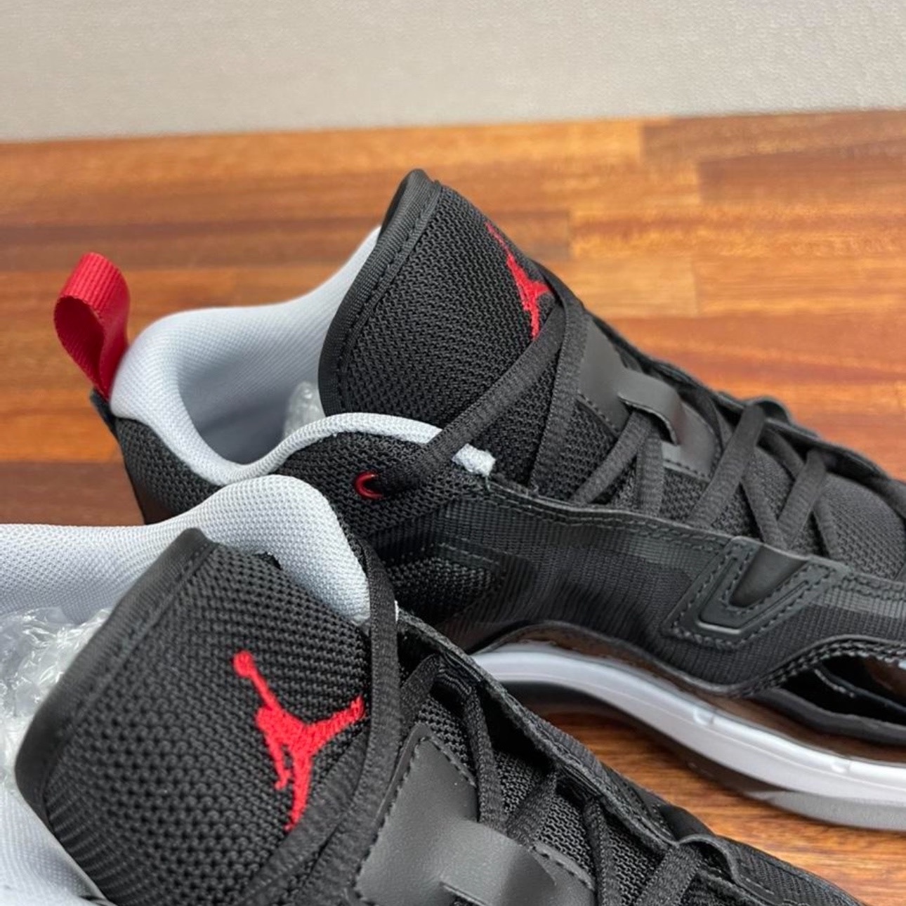 Jordan Stay Royal 3 Black Varsity Red 착용 스타일 - 3