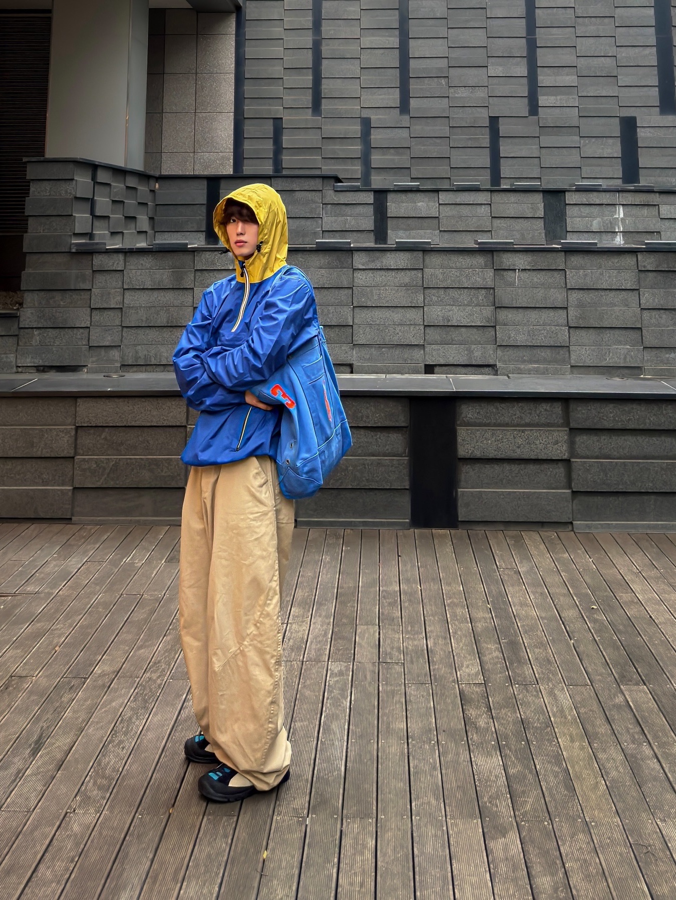 K-WAY Le Vrai Leon Anorak Black, K-WAY Le Vrai Leon Anorak Light Grey 착용 스타일 - 1