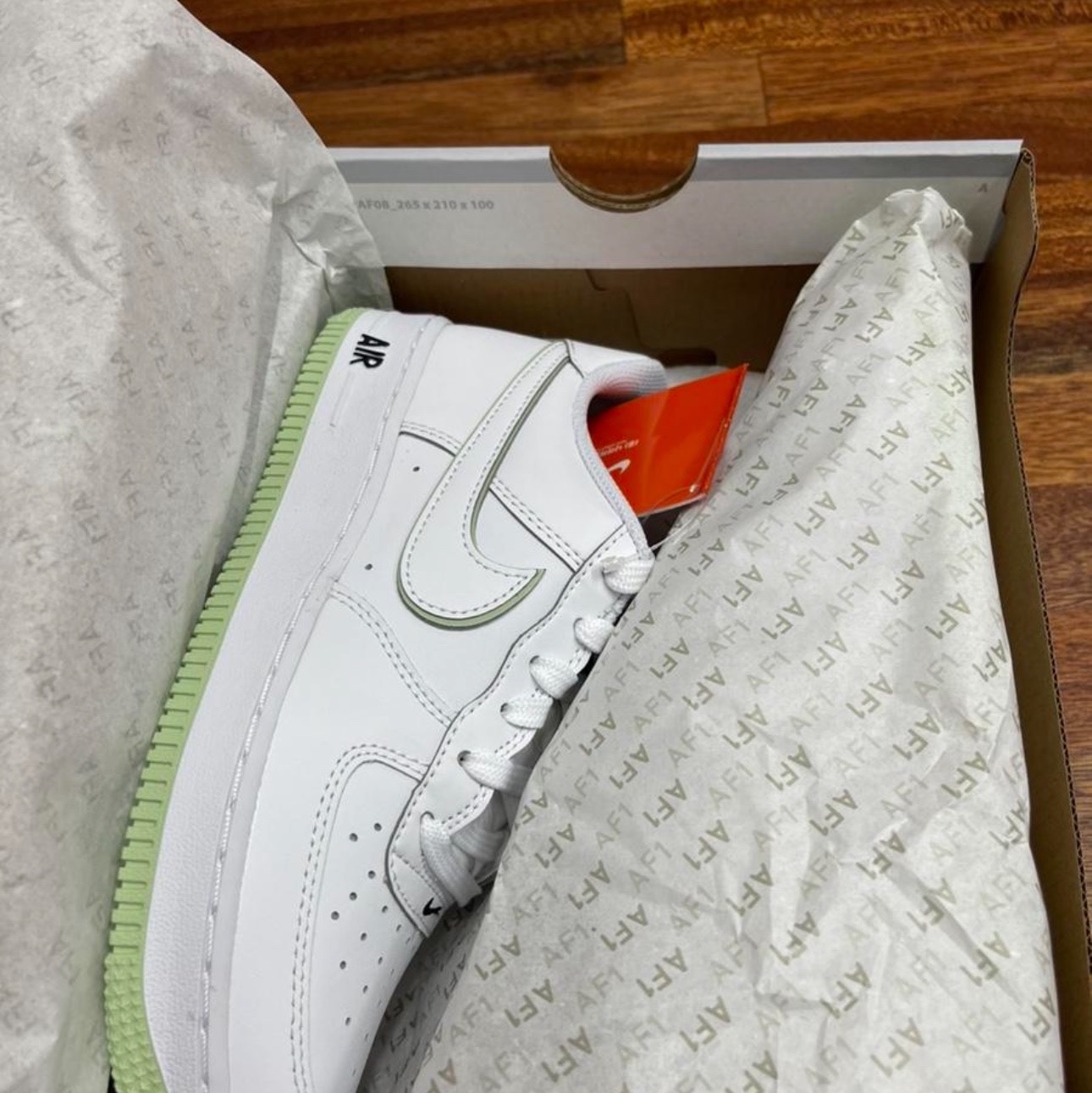 (GS) Nike Air Force 1 White Honeydew 착용 스타일 - 3