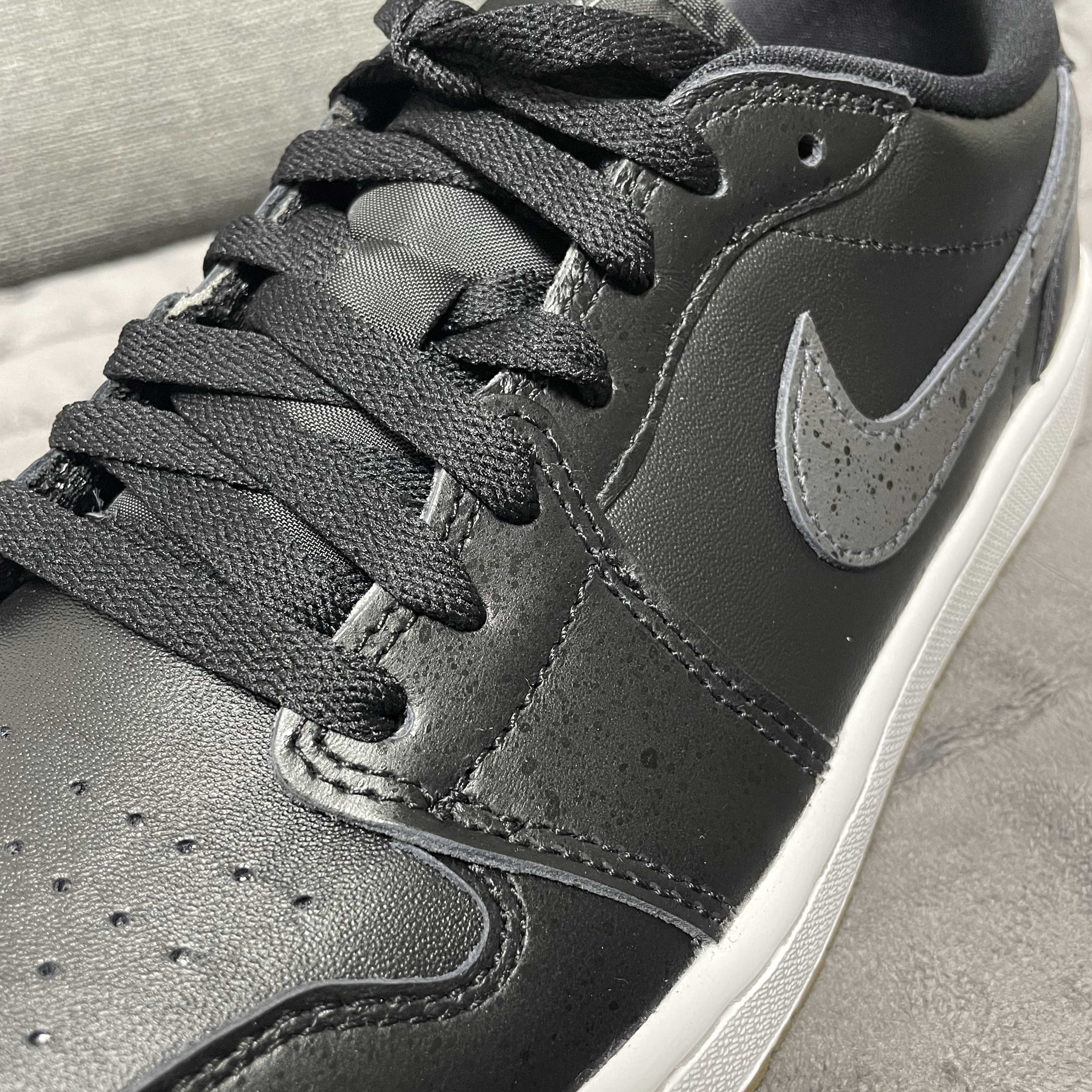 Jordan 1 Low Golf Black Gum Medium Brown 착용 스타일 - 7