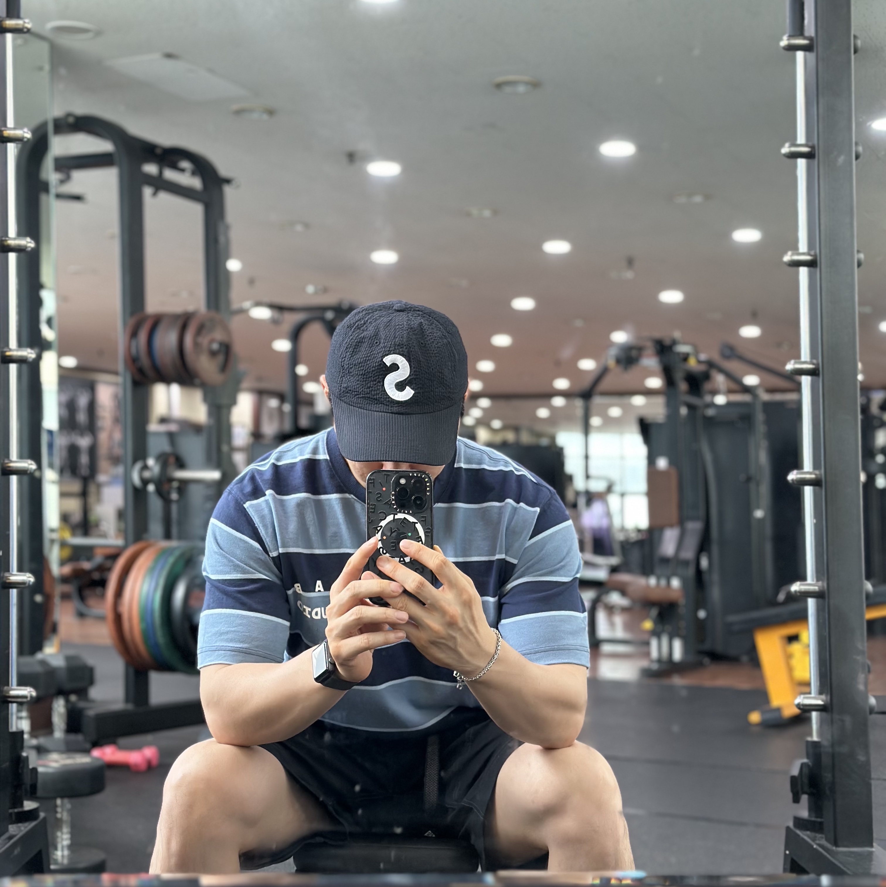 Supreme Seersucker S Logo 6-Panel Black - 24SS, IAB Studio Striped T-Shirt Blue White 착용 스타일 - 1