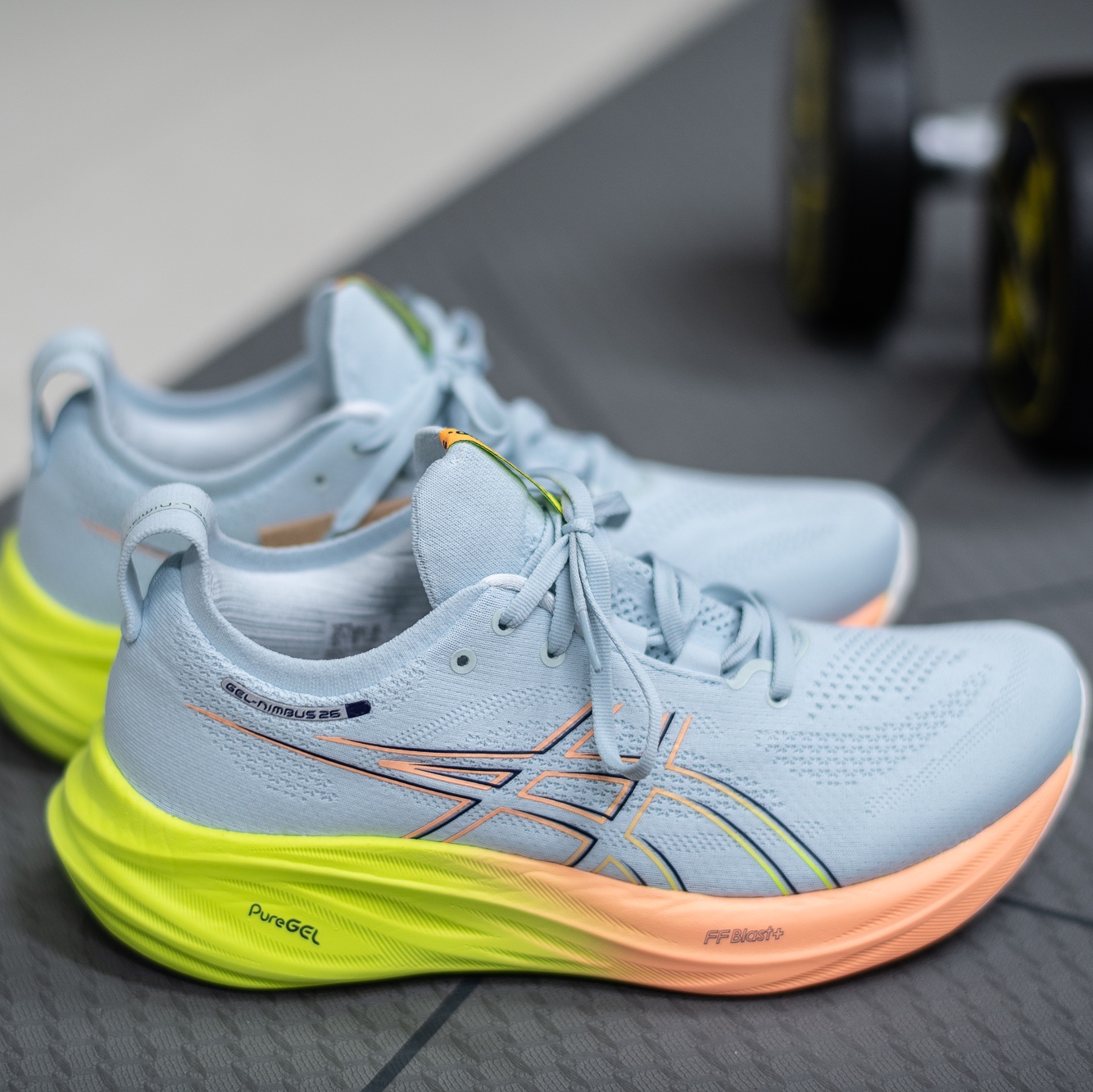 Asics Gel-Nimbus 26 Paris Cool Grey Safety Yellow 착용 스타일