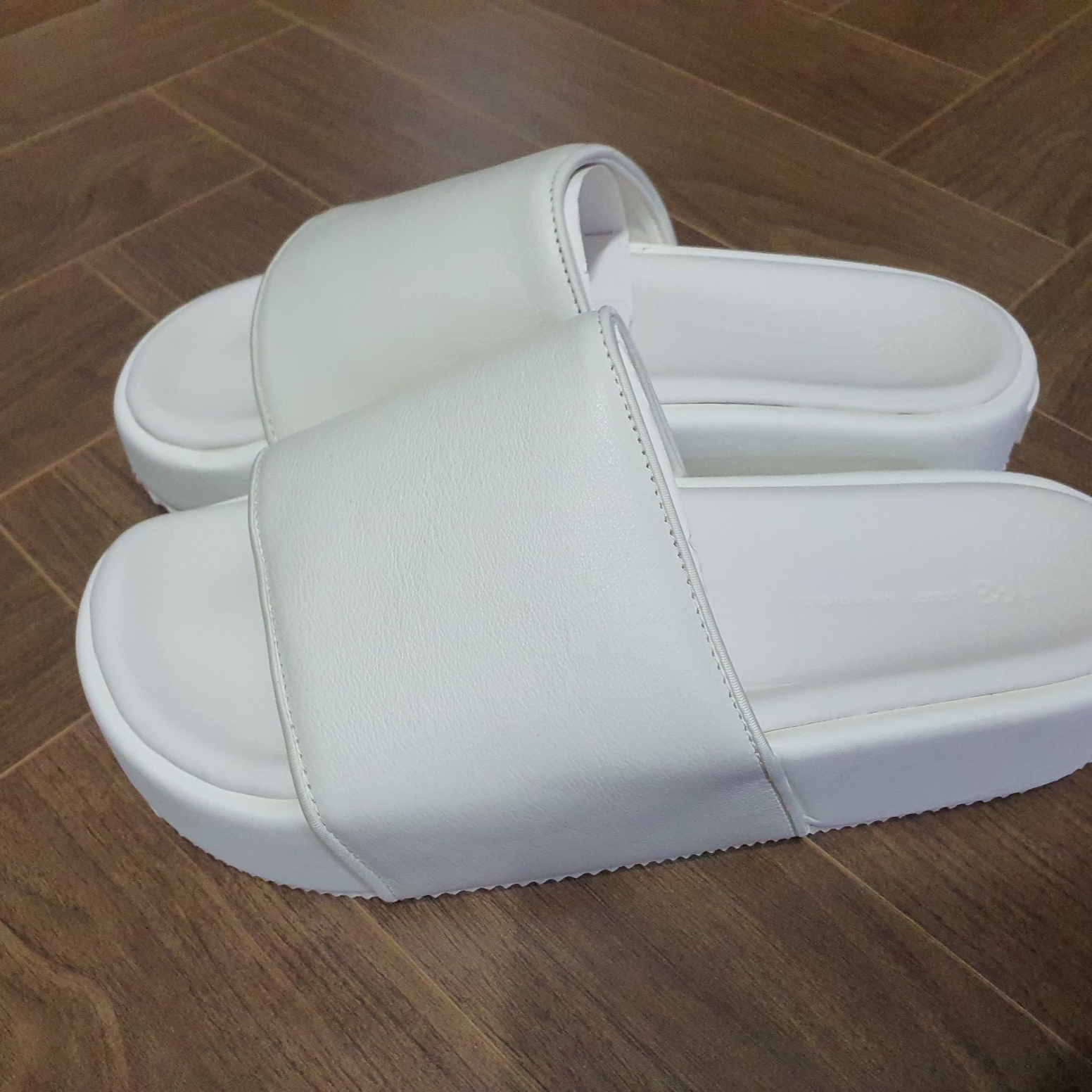 Y-3 Slide Off White 착용 스타일