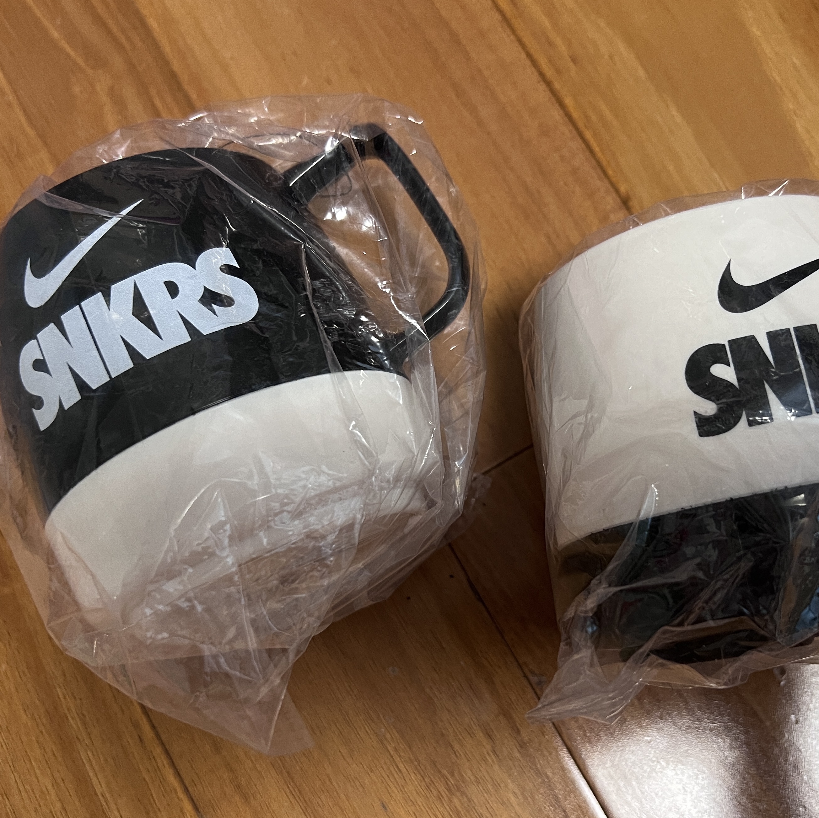 Helinox x Nike SNKRS Lounge Souvenir Dinex Mug White Black, Helinox x Nike SNKRS Lounge Souvenir Dinex Mug Black White 착용 스타일