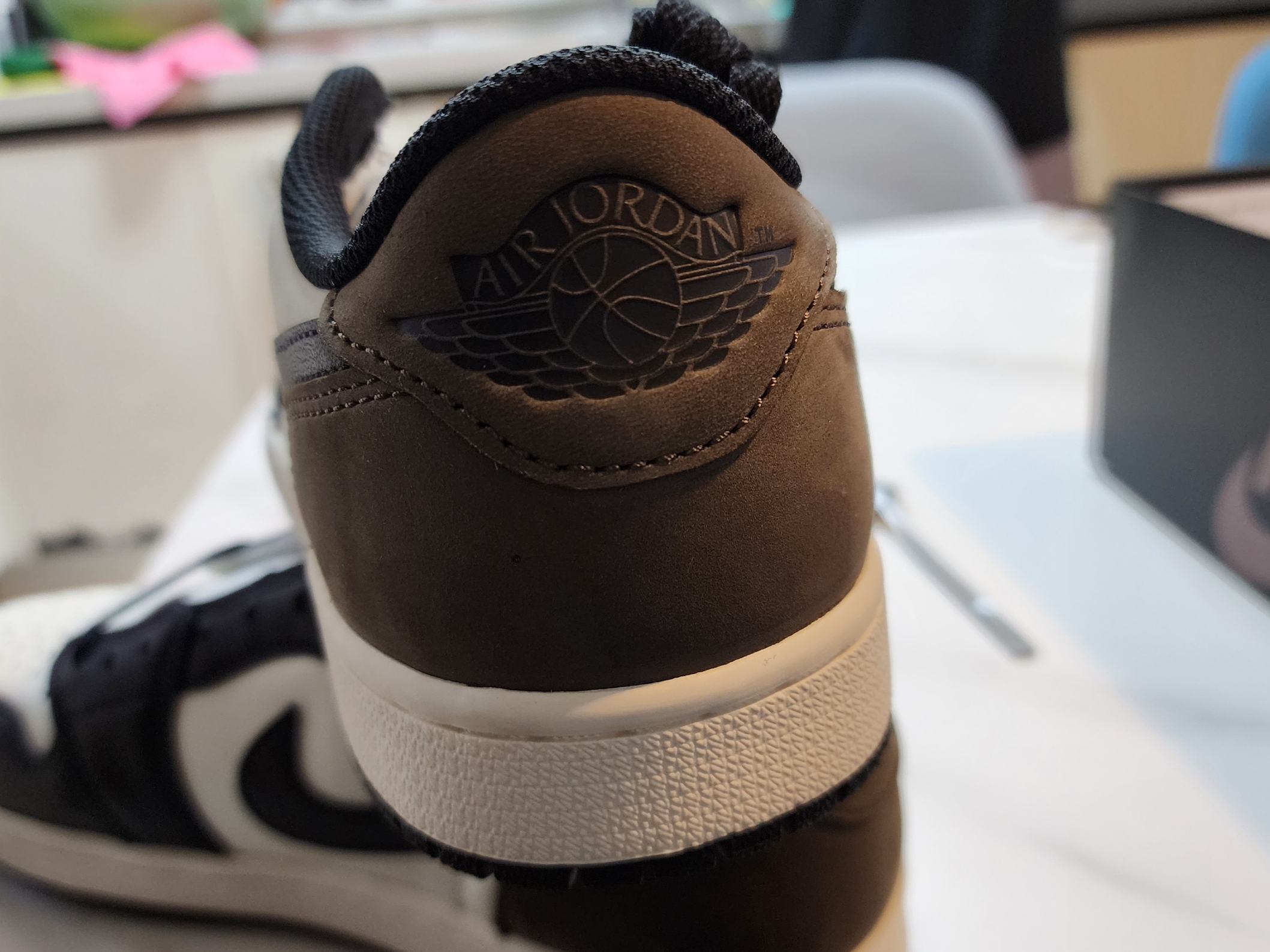 Jordan 1 Retro Low OG Mocha 착용 스타일 - 3