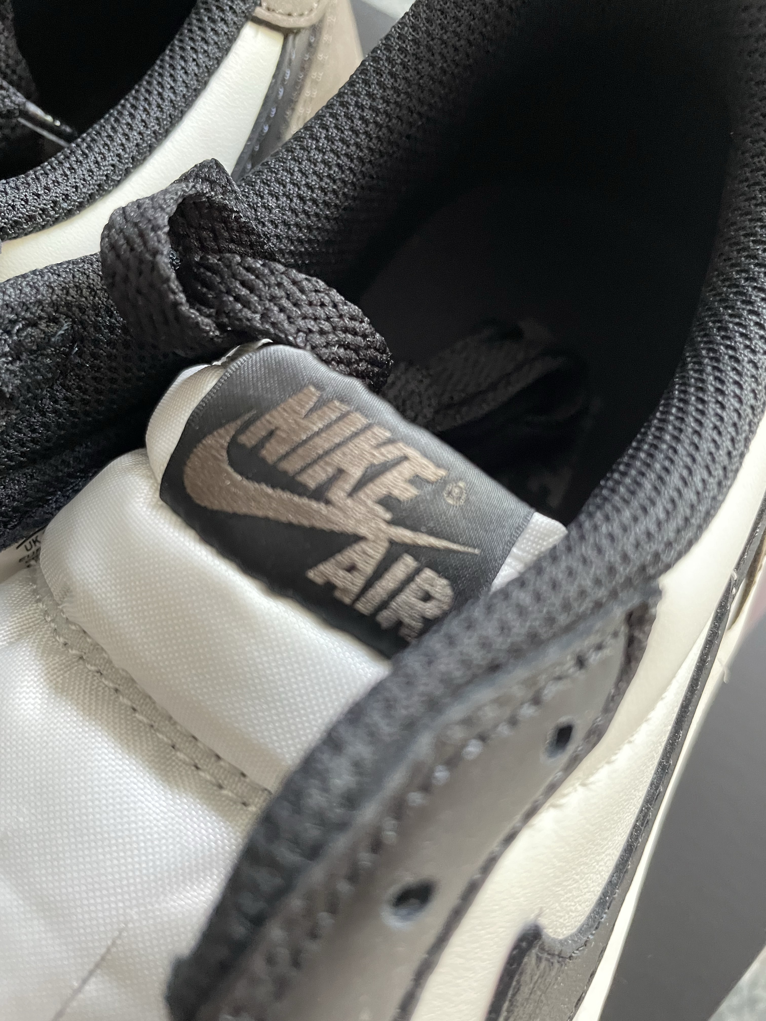 Jordan 1 Retro Low OG Mocha 착용 스타일 - 3