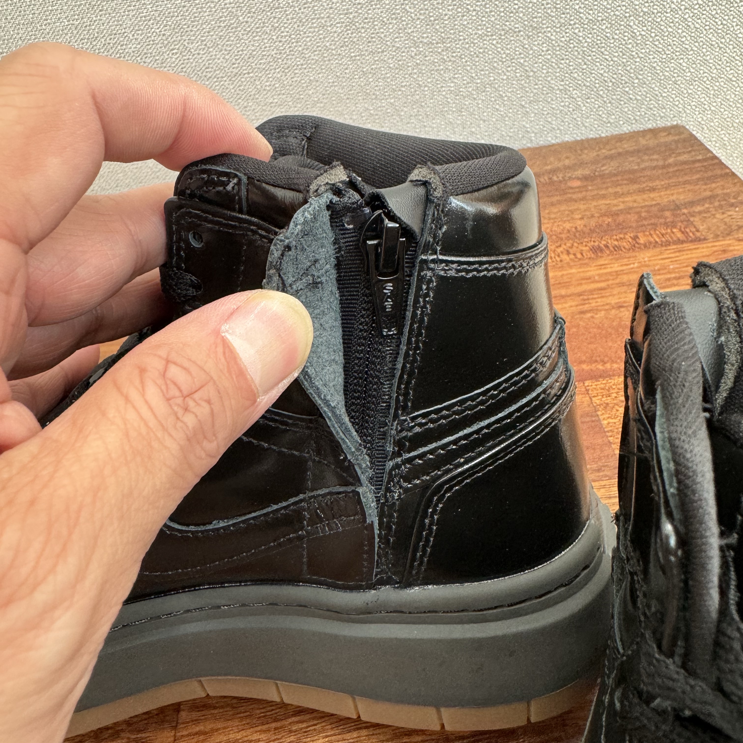 (W) Jordan 1 Elevate High SE Black Medium Ash 착용 스타일 - 3