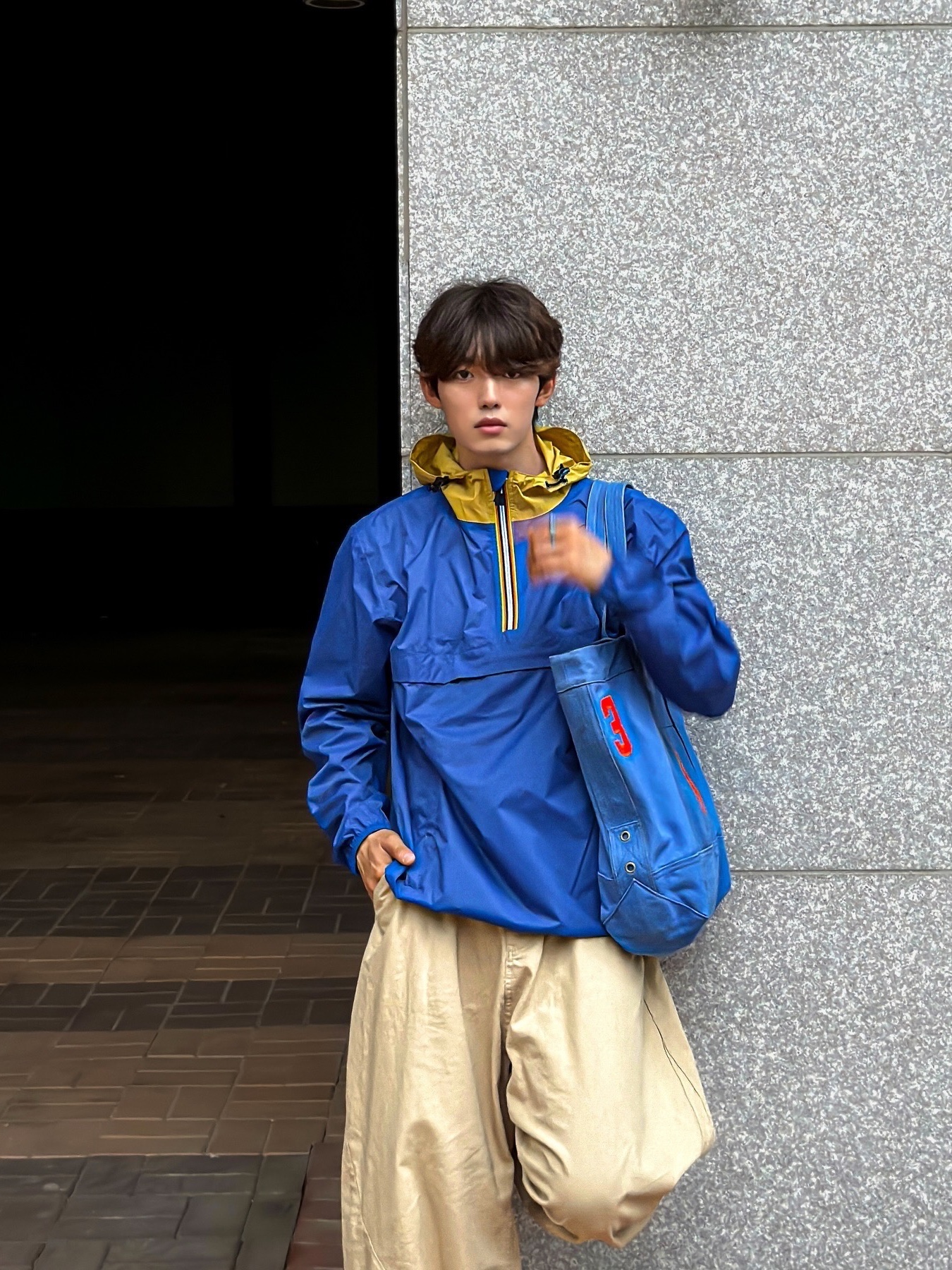 K-WAY Le Vrai Leon Anorak Black, K-WAY Le Vrai Leon Anorak Light Grey 착용 스타일 - 1