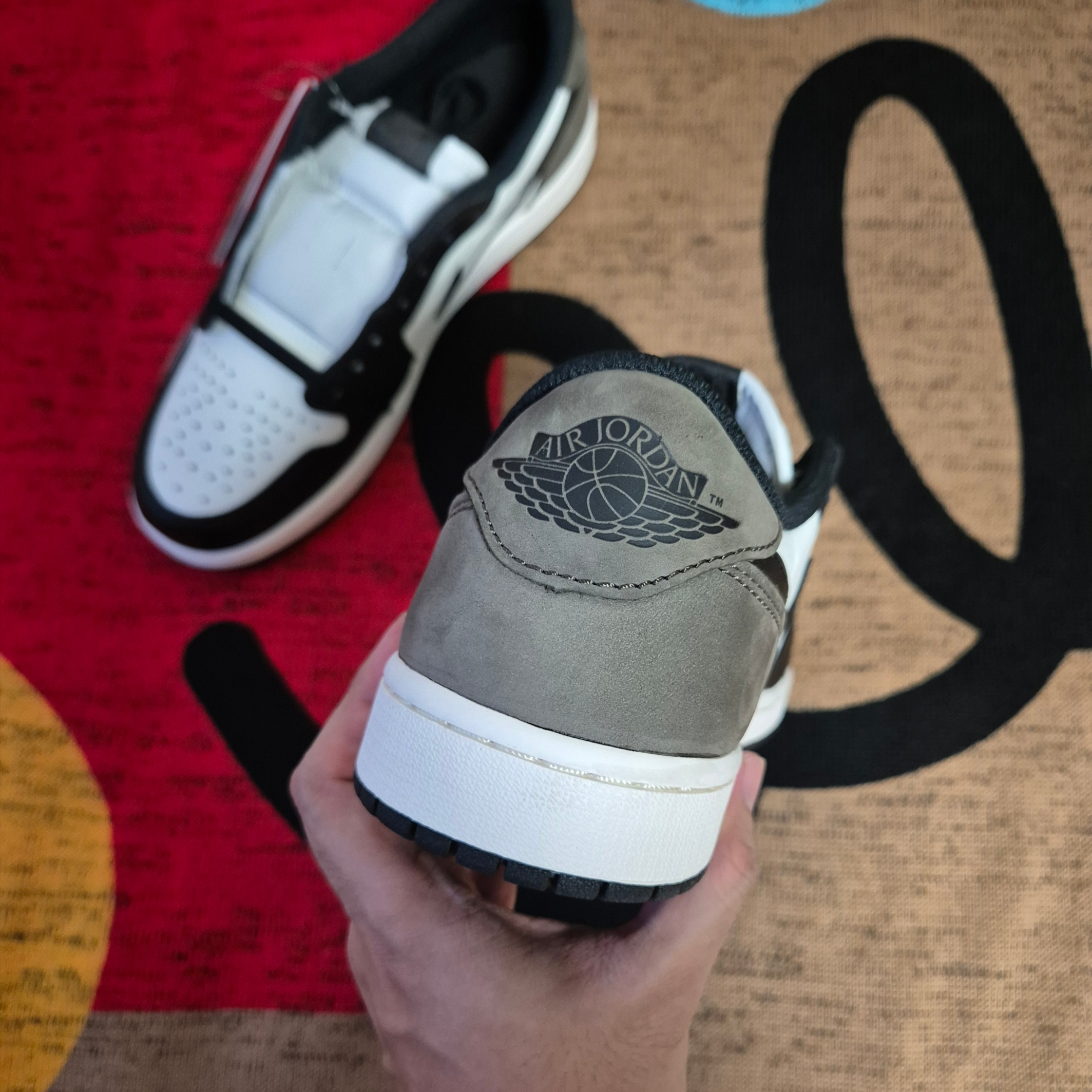 Jordan 1 Retro Low OG Mocha 착용 스타일 - 3