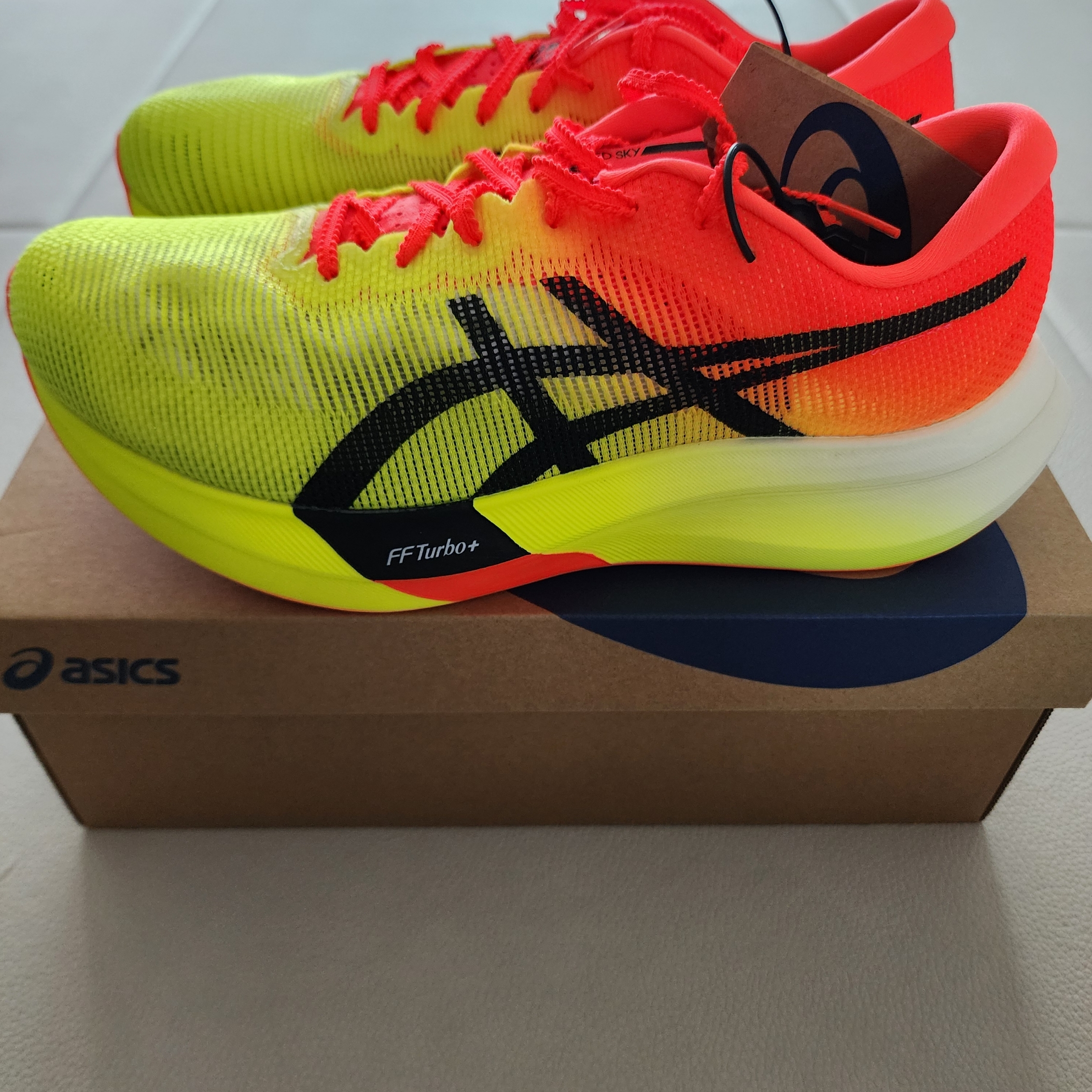 Asics Metaspeed Sky Paris Safety Yellow Black, Nike Air Zoom Alphafly Next% 3 Volt 착용 스타일 - 4