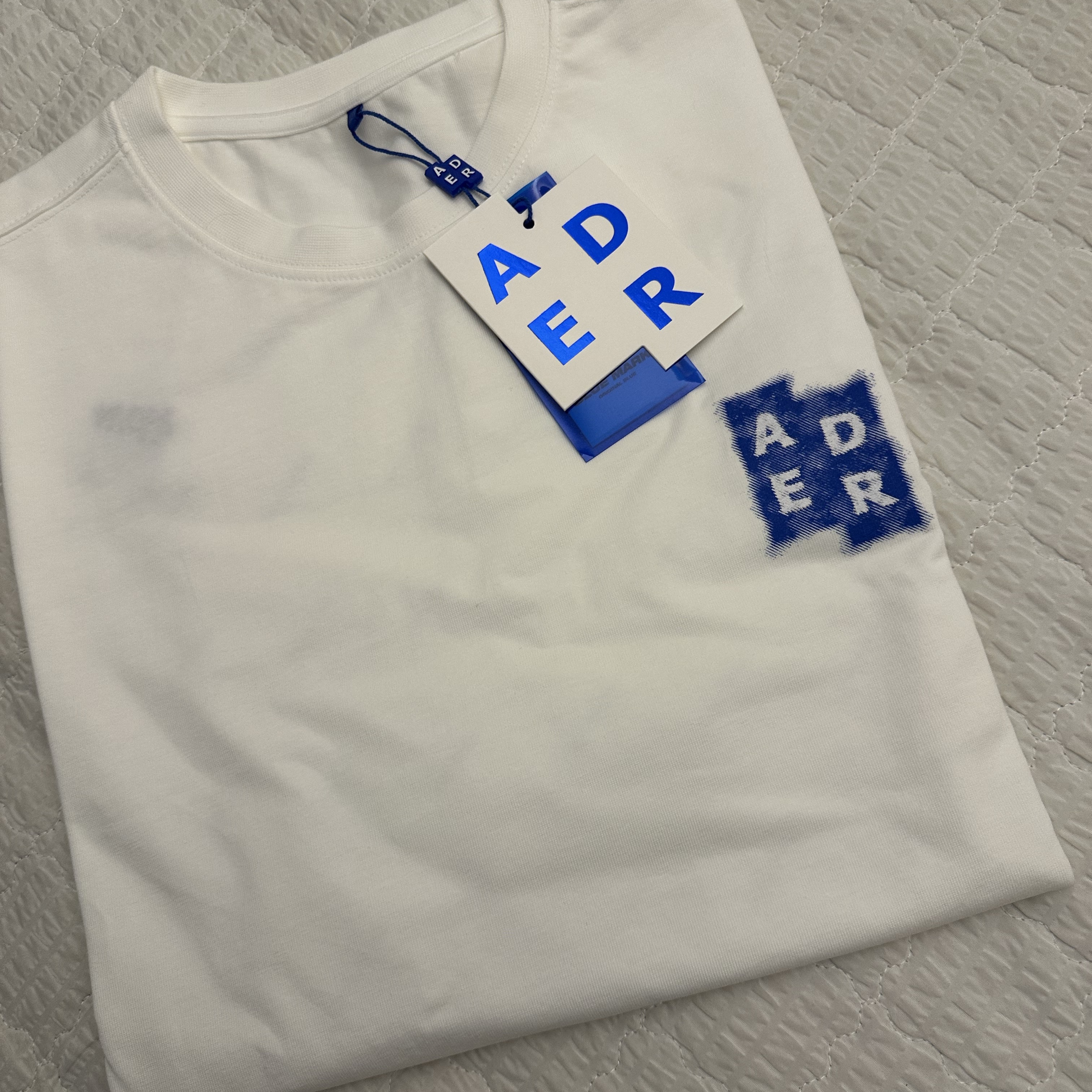 Ader Error Sig; TRS/BL Tag T-Shirt 04 Off White 착용 스타일