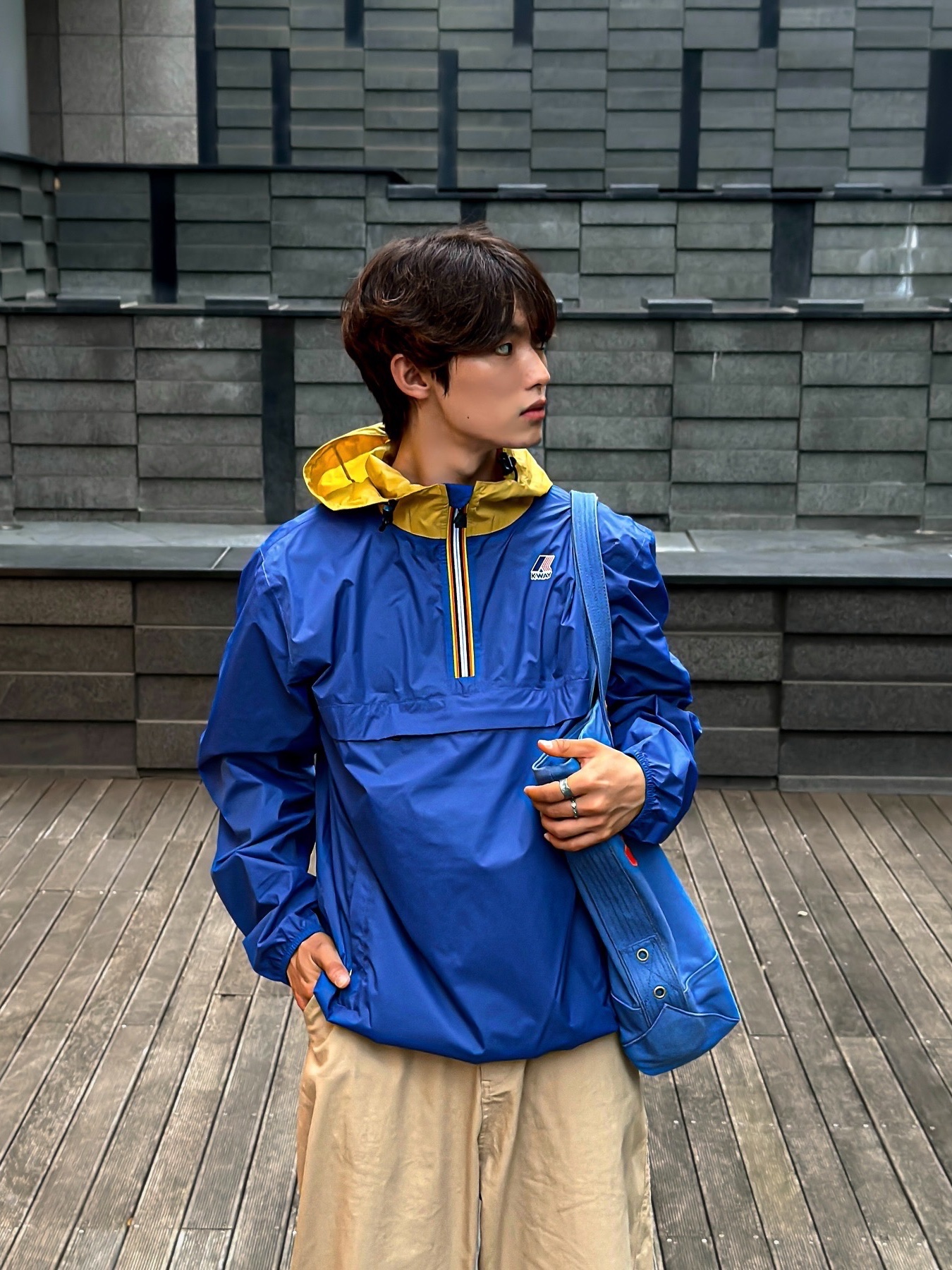K-WAY Le Vrai Leon Anorak Black, K-WAY Le Vrai Leon Anorak Light Grey 착용 스타일 - 6