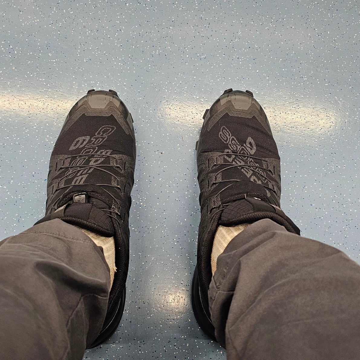 Salomon Speedcross 6 Black Phantom 착용 스타일