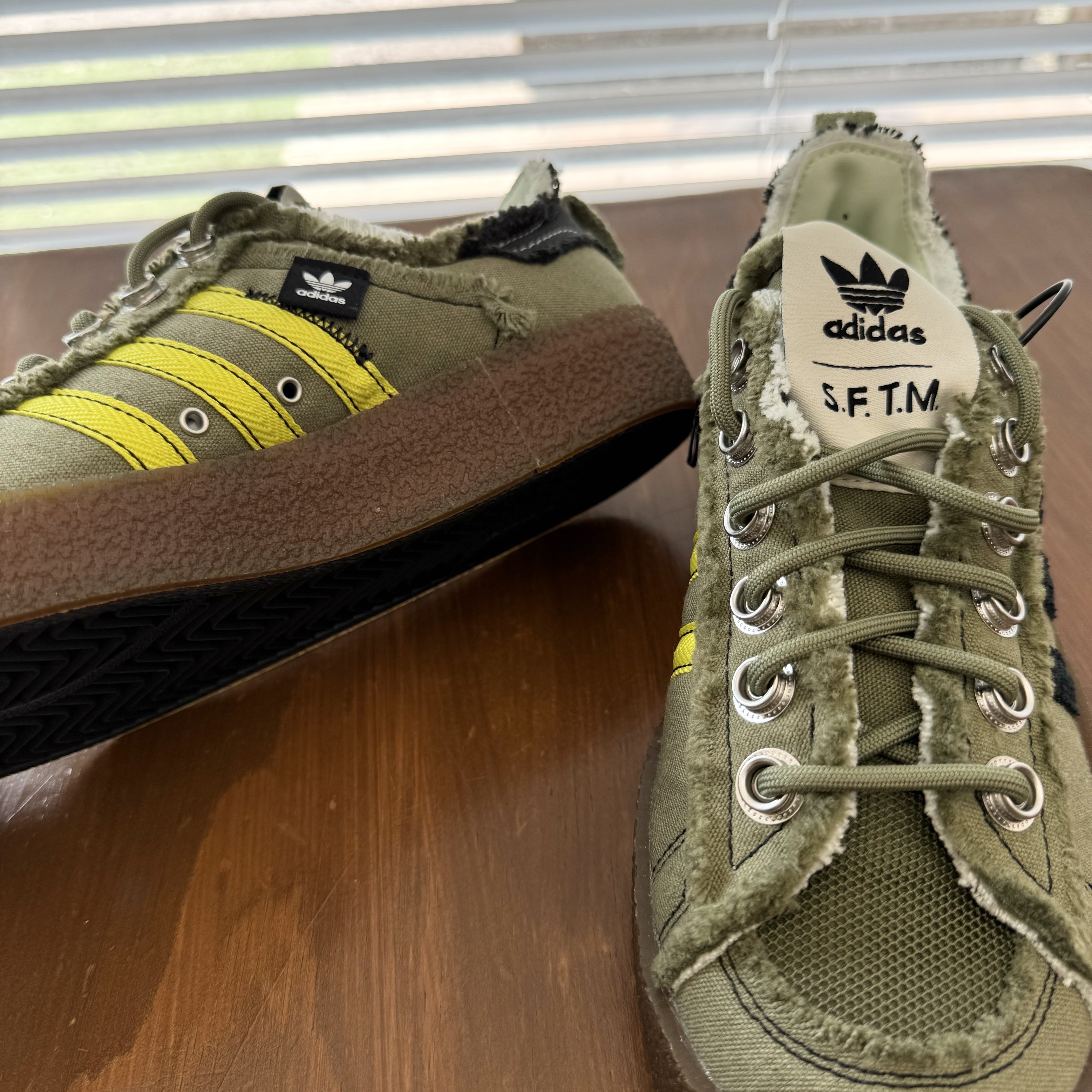 Adidas x Song for the Mute Campus 80s Focus Olive Core Black 착용 스타일 - 3
