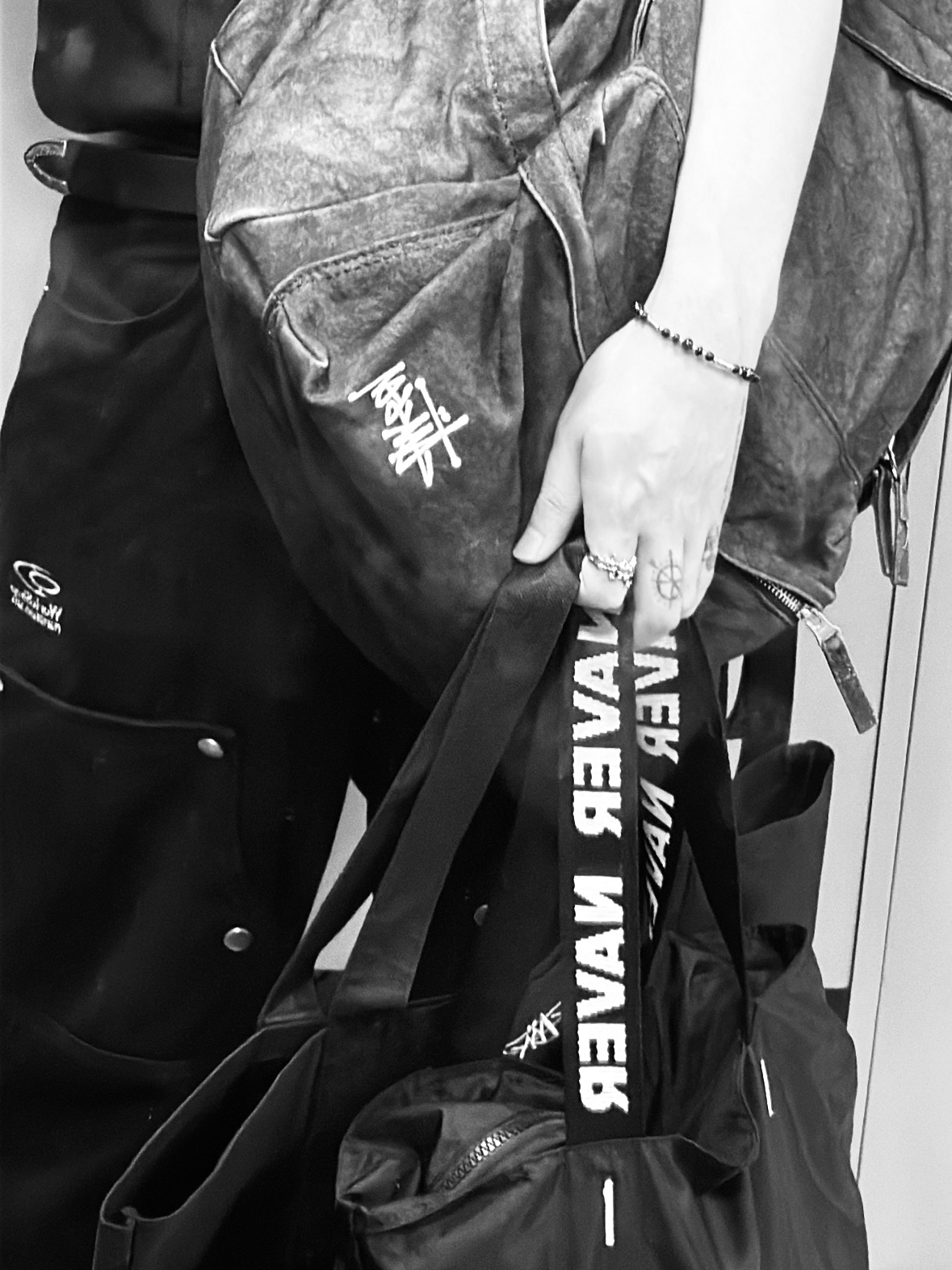 Stussy Canvas Backpack Washed Black 착용 스타일