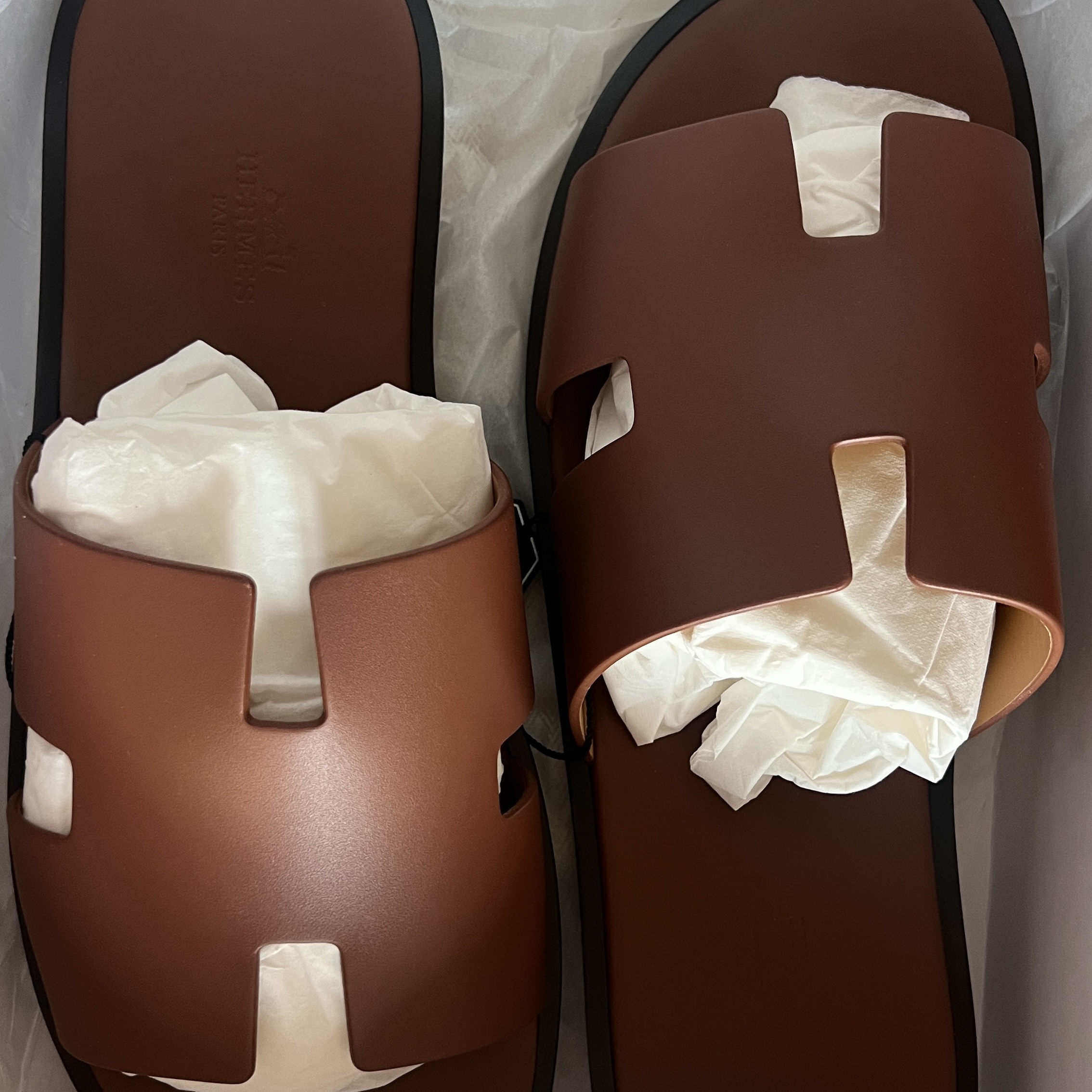 Hermes Izmir Sandal Calfskin & Gold 착용 스타일