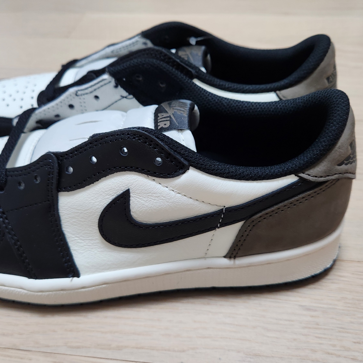 Jordan 1 Retro Low OG Mocha 착용 스타일 - 2