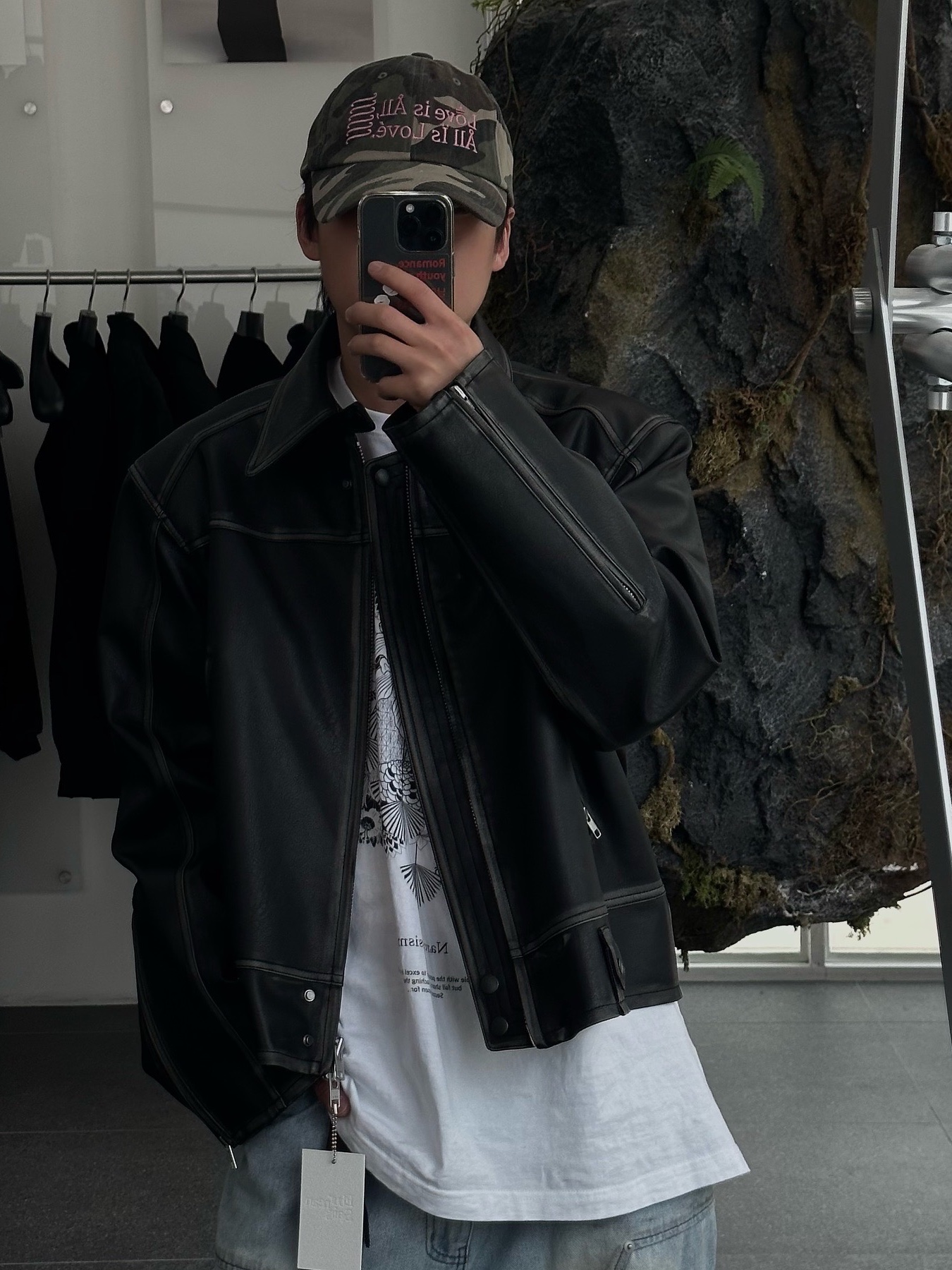 Haleine 3D Distressed Faux Leahter Jacket Black (VJ301), Haleine 3D Distressed Faux Leather Jacket Brown (VJ302) 착용 스타일
