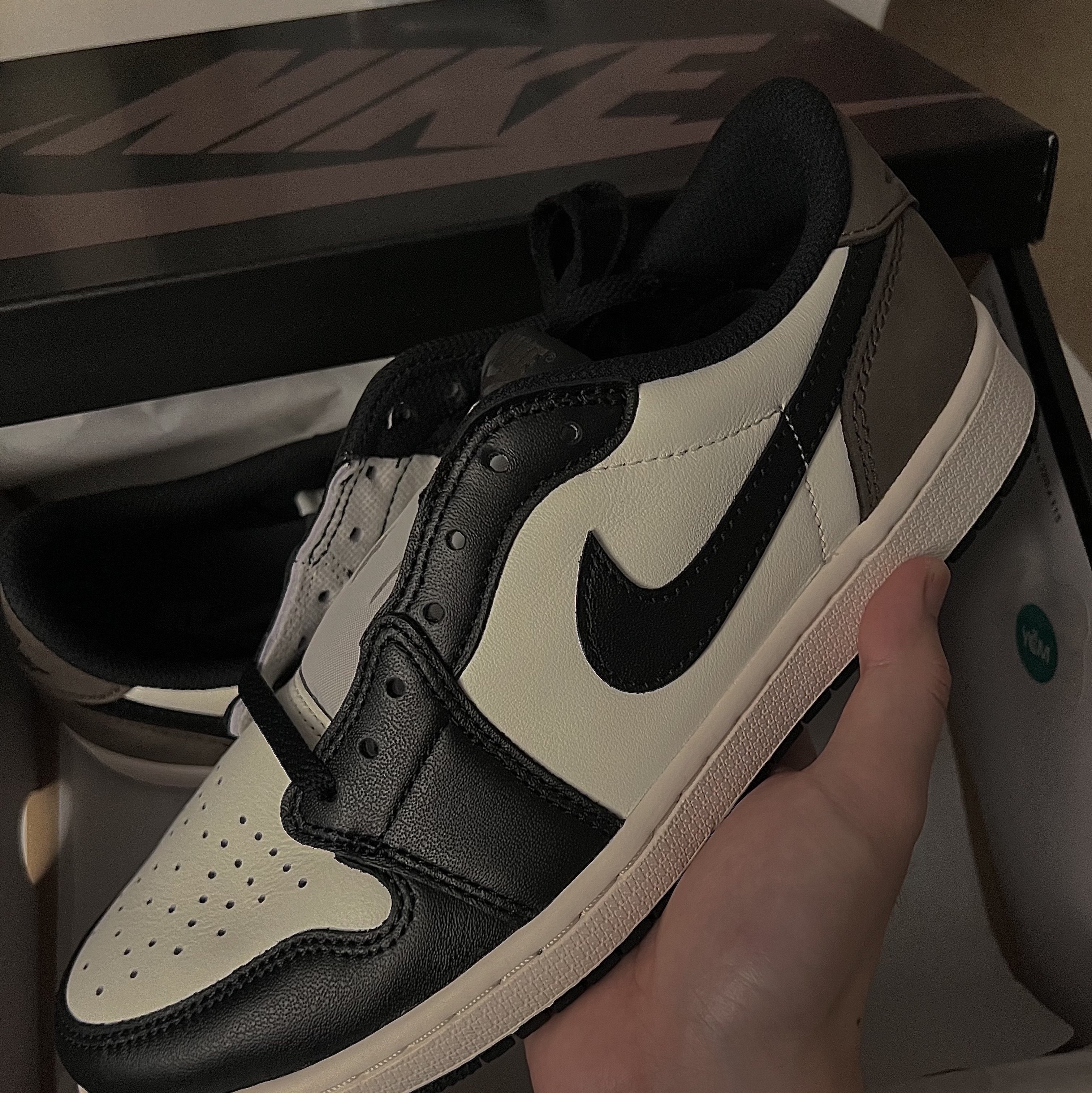 Jordan 1 Retro Low OG Mocha 착용 스타일