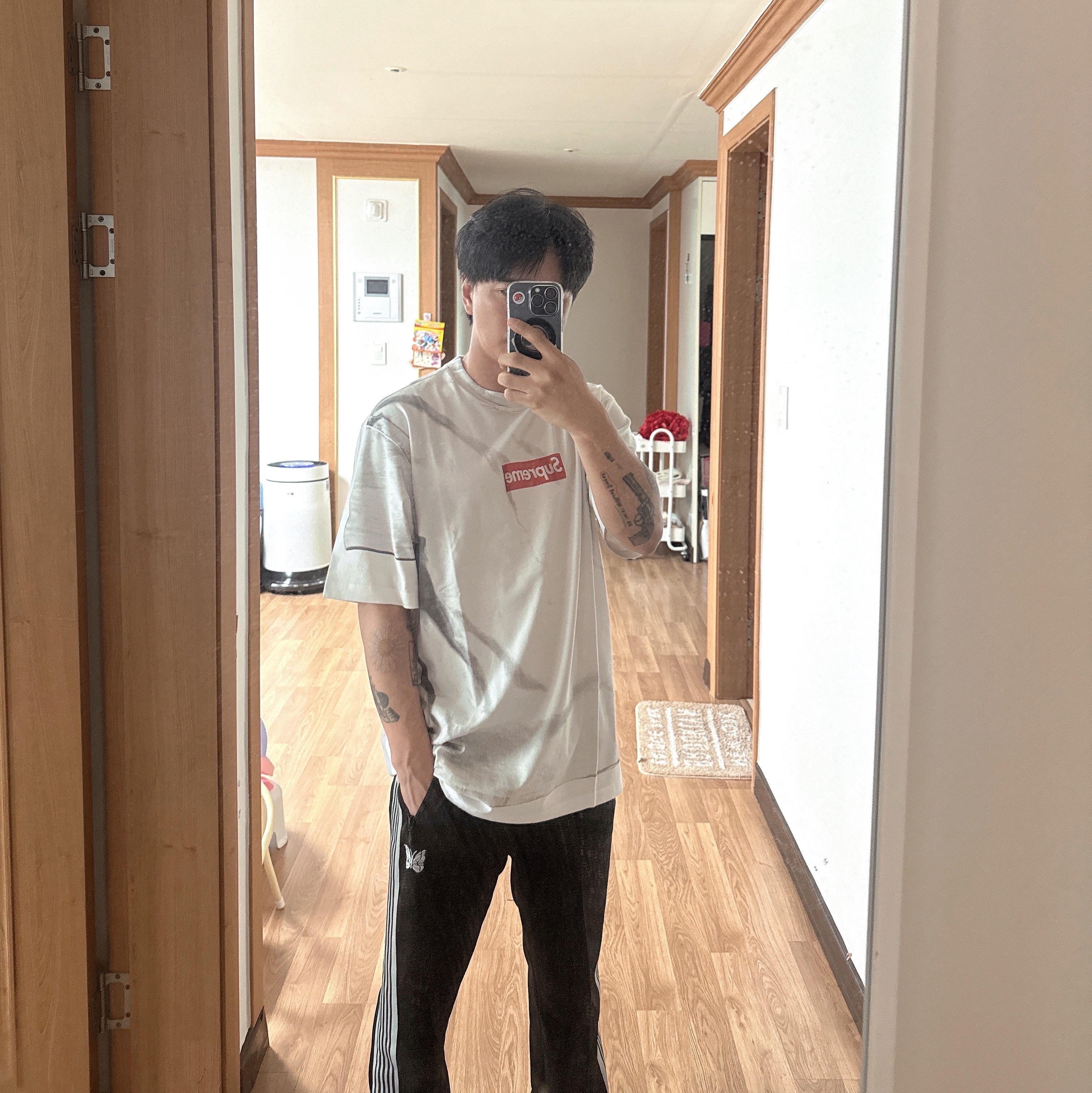Supreme x MM6 Maison Margiela Box Logo T-Shirt White - 24SS, Needles x LHP Track Pants Poly Smooth Black White 착용 스타일