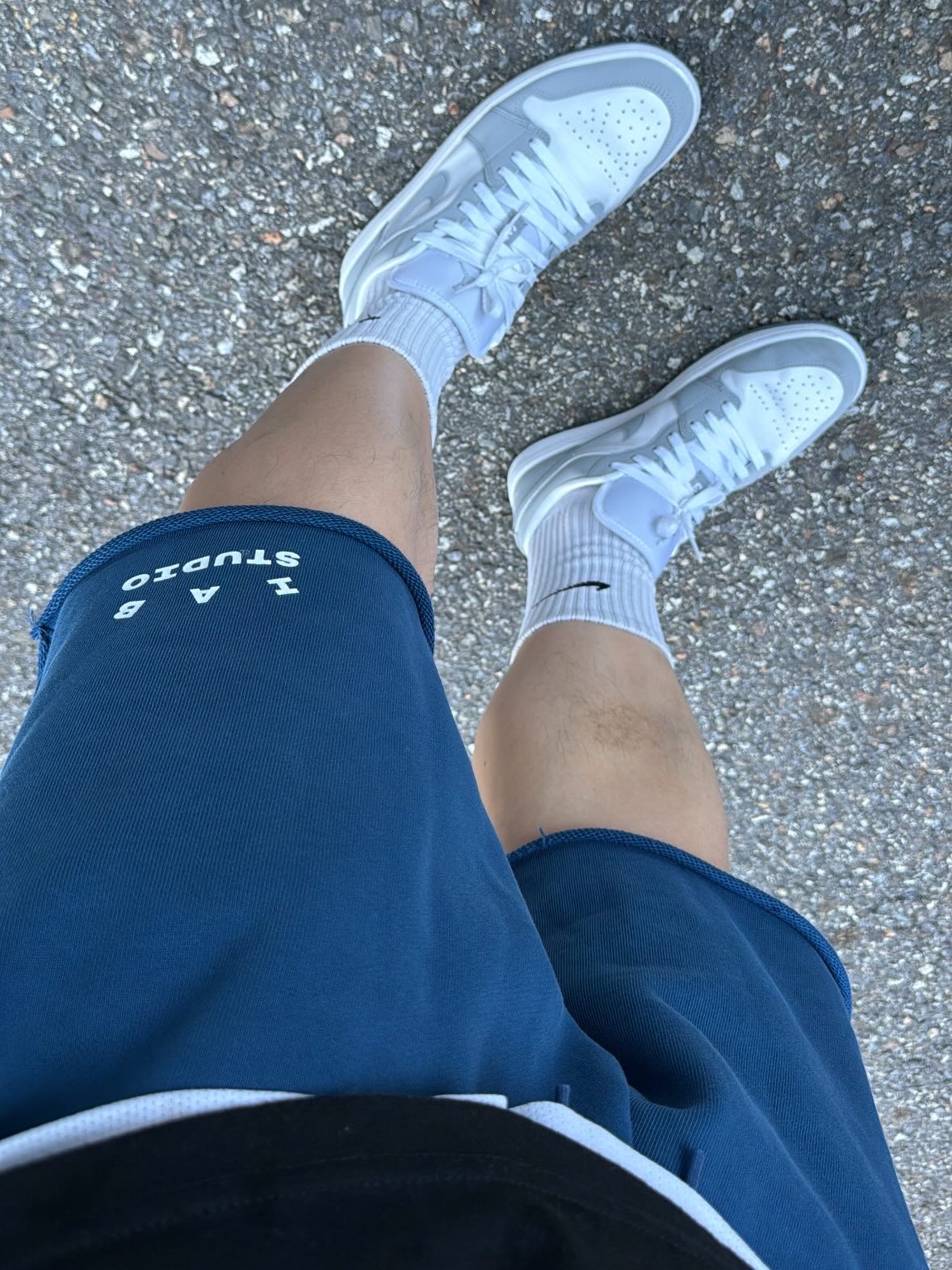 IAB Studio 10th Anniversary T-Shirt Black, IAB Studio Heavy Sweatshorts Navy - 23FW 착용 스타일