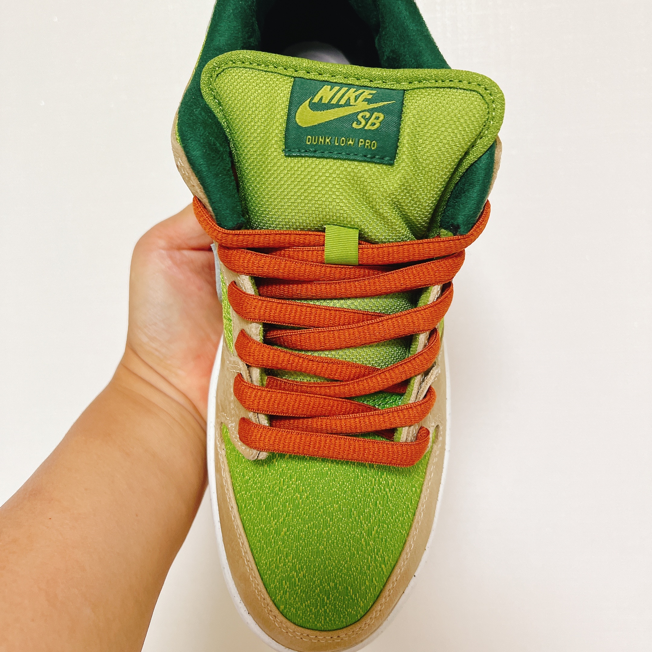 Nike SB Dunk Low Pro Sesame and Pear 착용 스타일 - 3