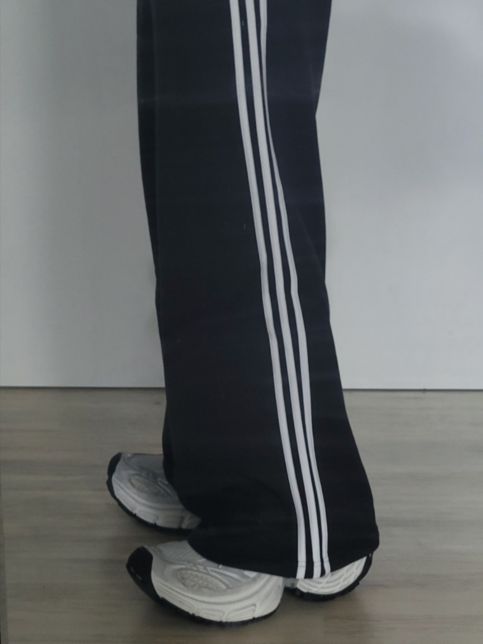 Balenciaga 10XL Sneakers White Grey Silver Black, (W) Adidas Essentials 3-Stripes French Terry Wide Pants Black - KR Sizing 착용 스타일 - 1