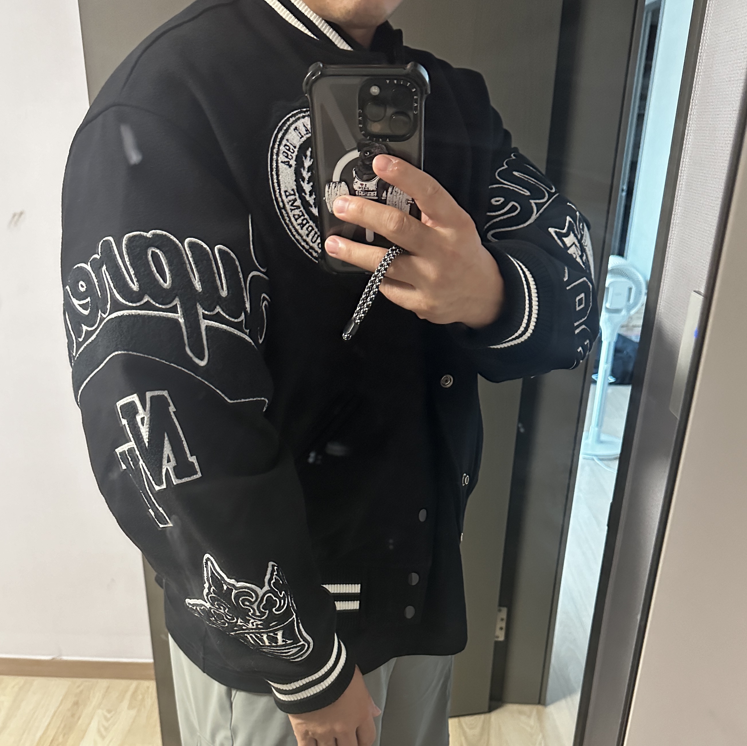 Supreme Veritas Varsity Jacket Black - 24FW 착용 스타일 - 3