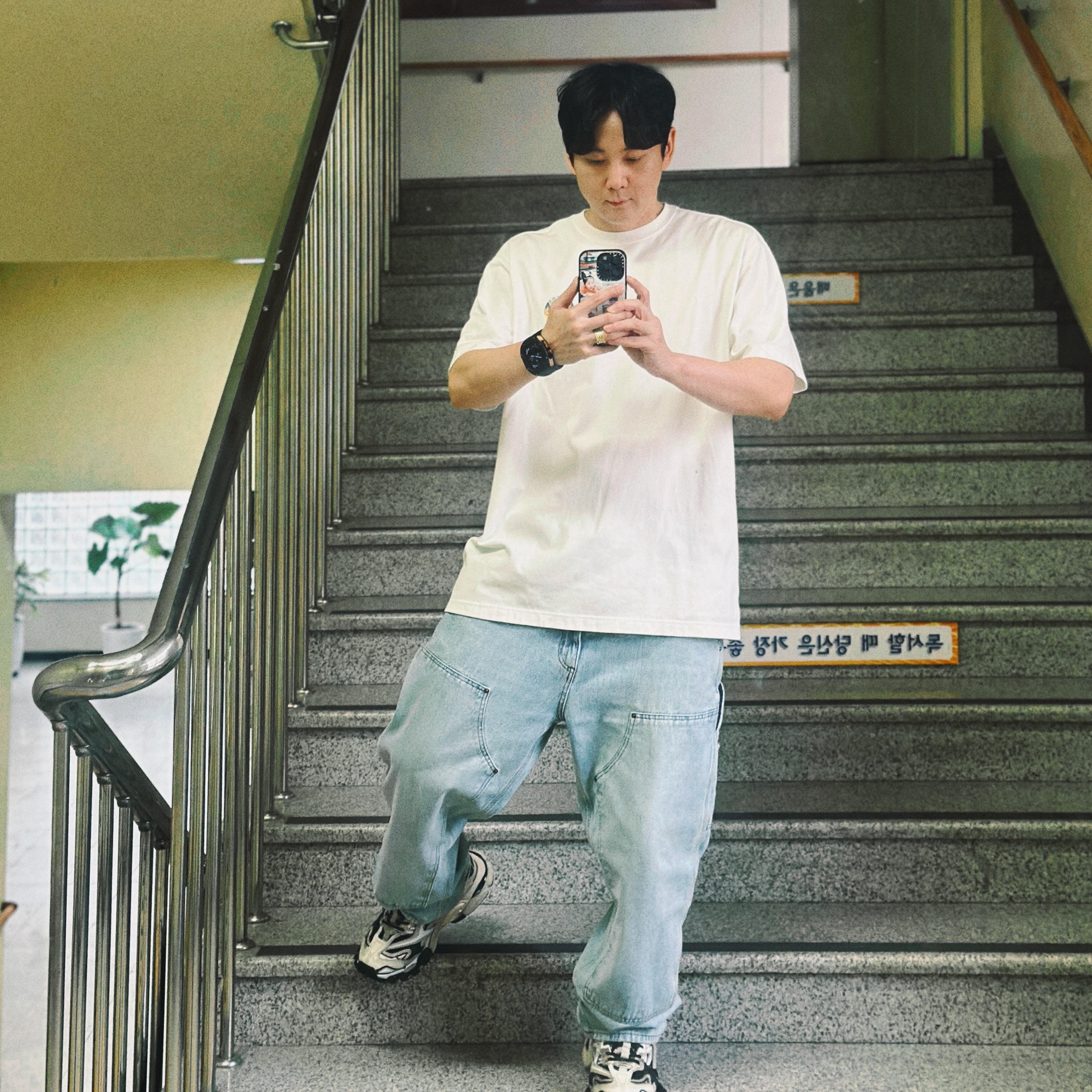 Supreme Hanes Boxer Briefs White (4 Pack), Supreme Repeat Leather Belt Black 착용 스타일
