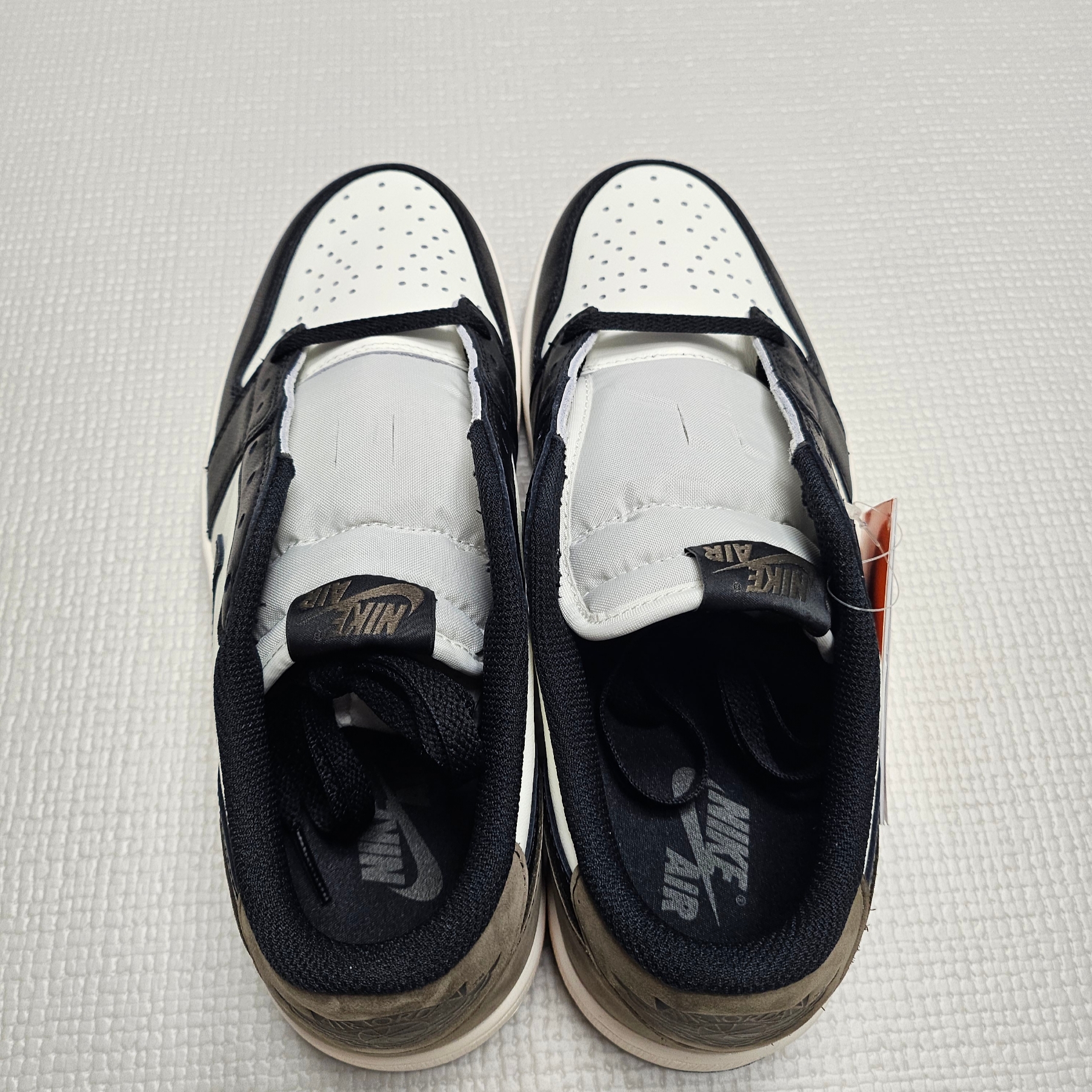 Jordan 1 Retro Low OG Mocha 착용 스타일 - 2