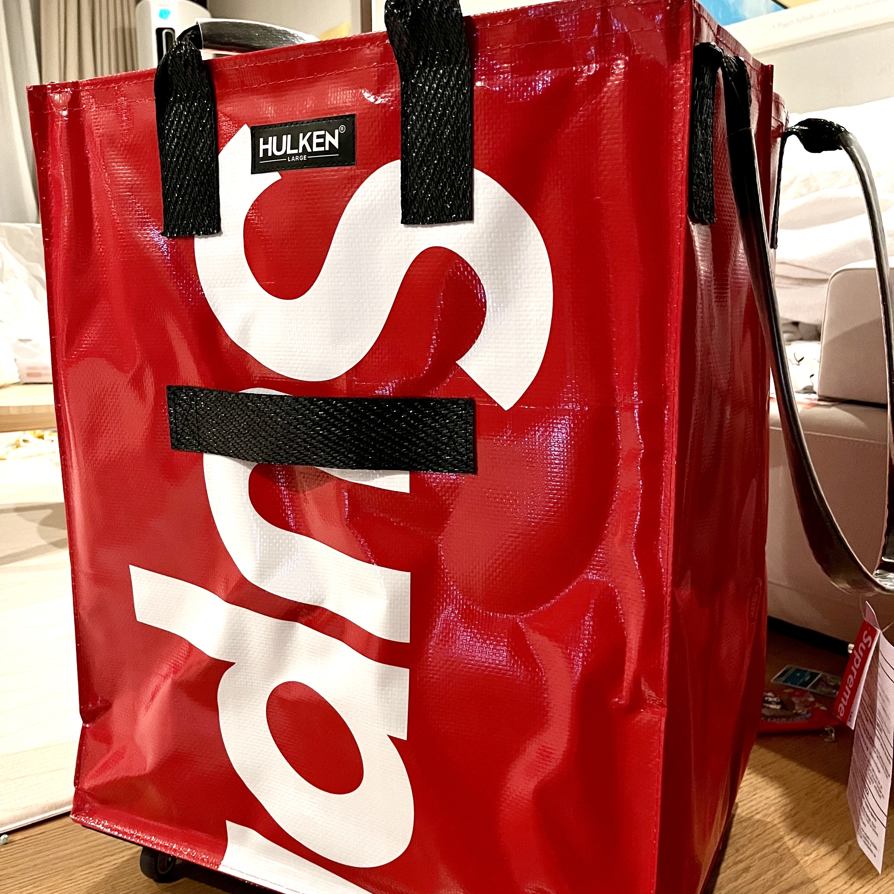 Supreme x Hulken Rolling Tote Bag Red - 24FW 착용 스타일 - 1