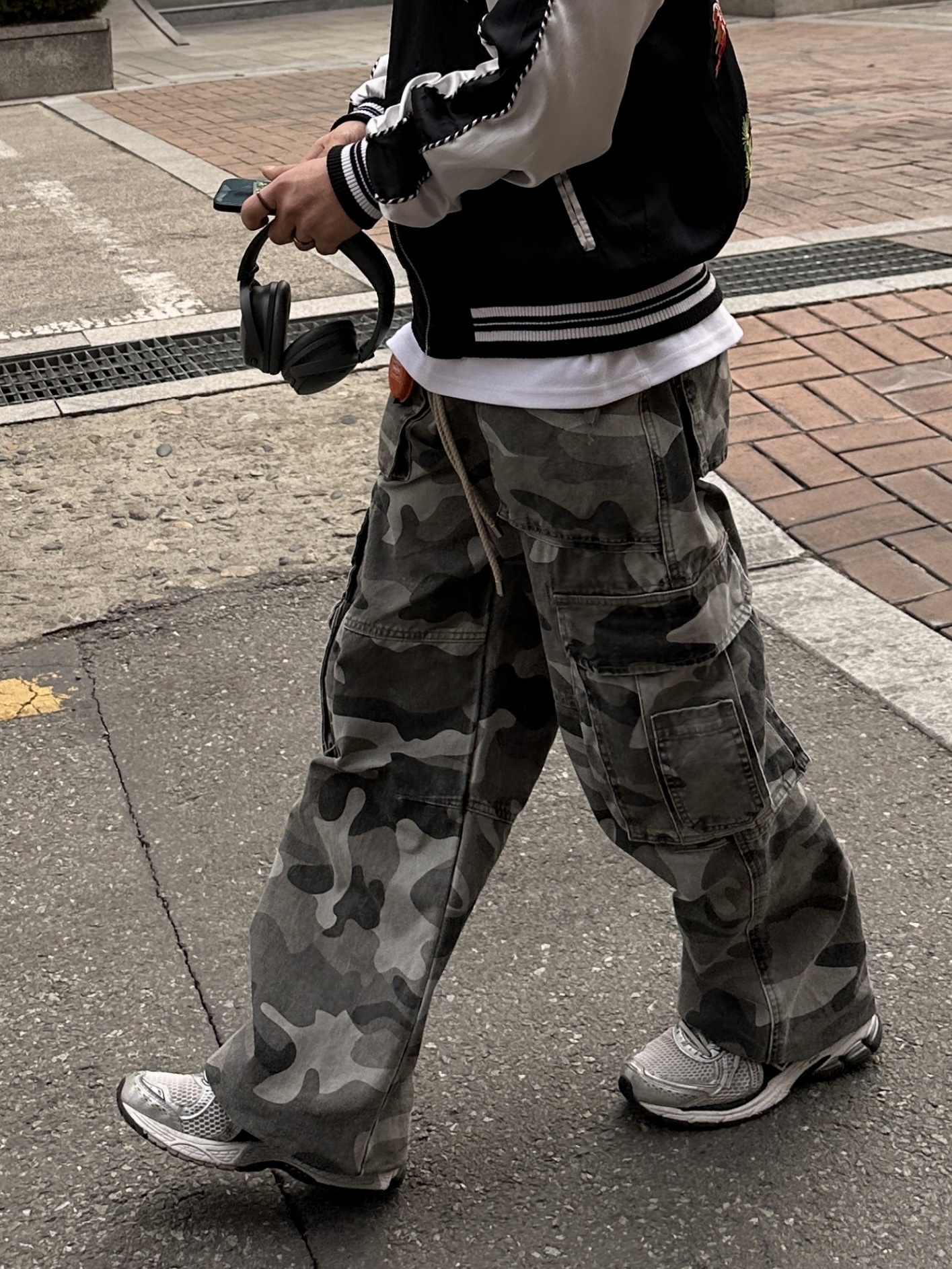 New Balance 860v2 White Black, Porter x New Era Key Holder Black 착용 스타일 - 2