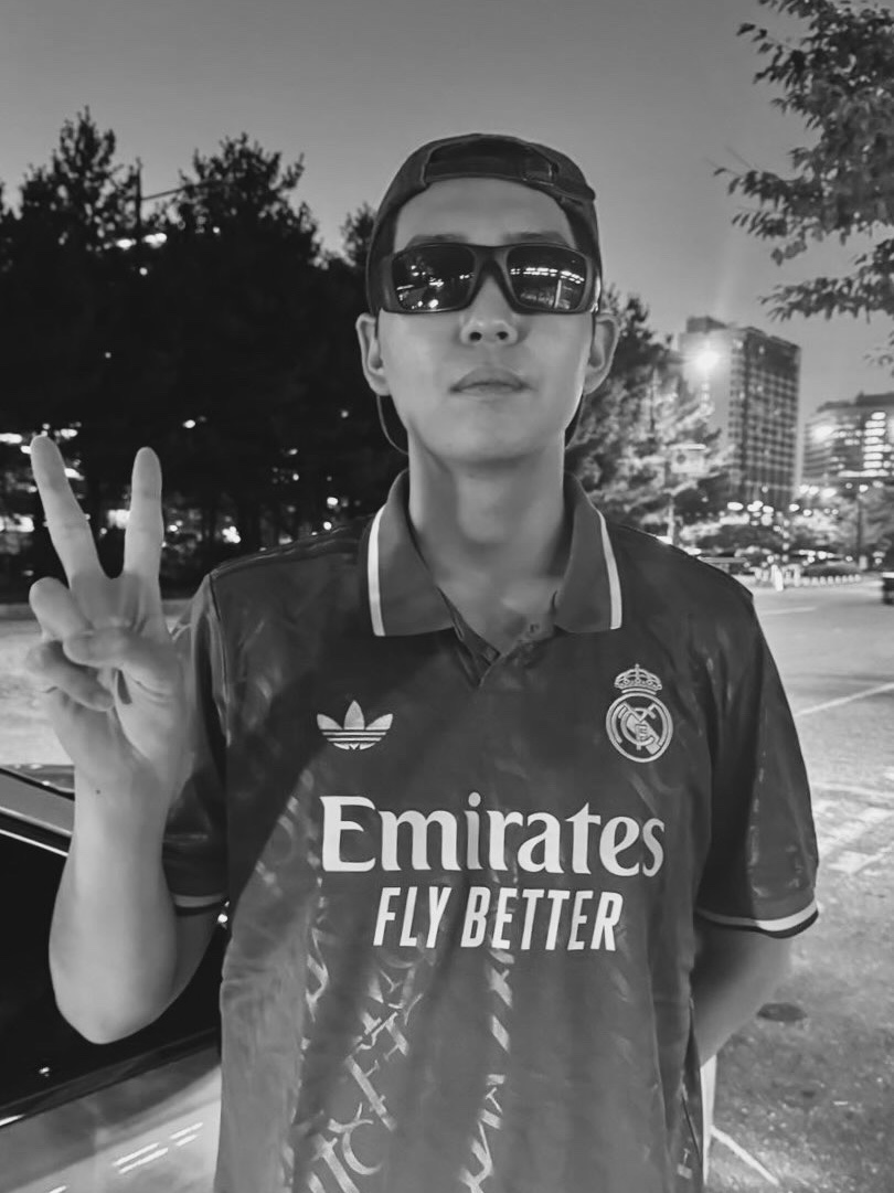 Adidas Real Madrid 2024/25 3rd Jersey Charcoal - KR Sizing (Non Marking Ver.), Supreme Washed Chino Twill Camp Cap Denim - 22FW 착용 스타일 - 2