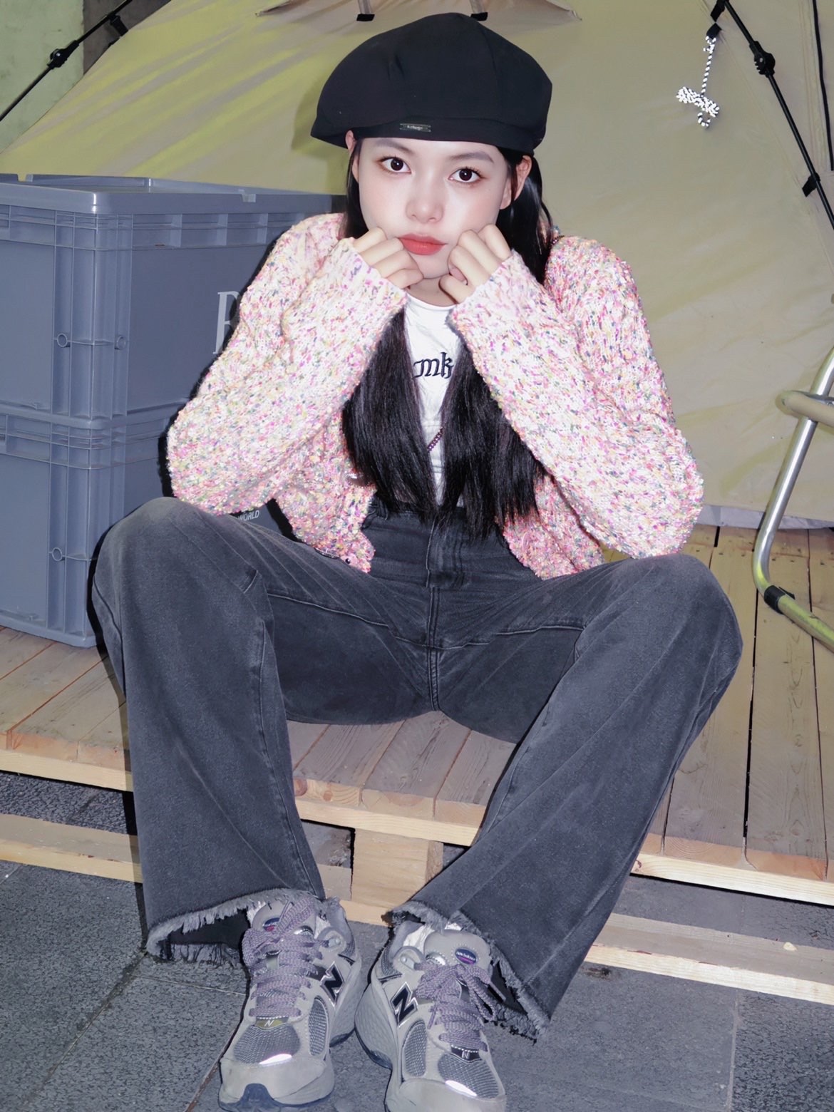 New Balance 2002R Special Vintage Black Grey 착용 스타일 - 1