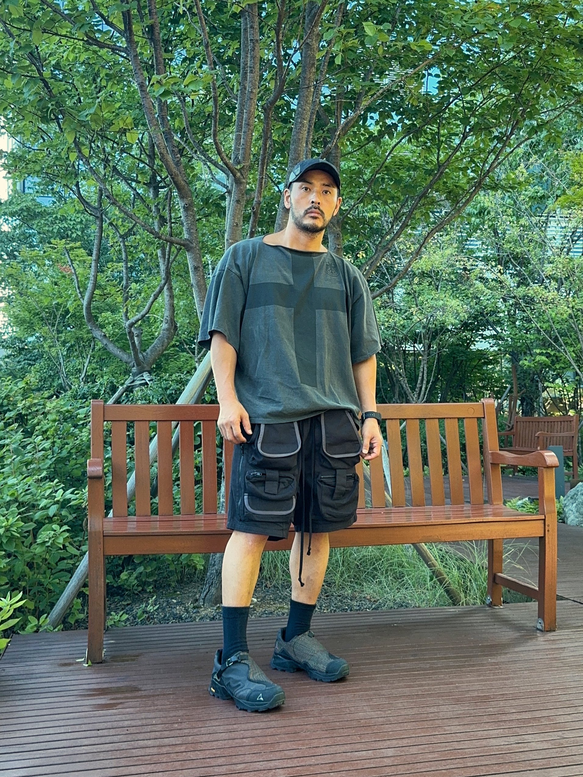 Roa Hiking Minar Black, ¥$ Vultures Merch T-Shirt 1 Black - Korea Exclusive 착용 스타일 - 2