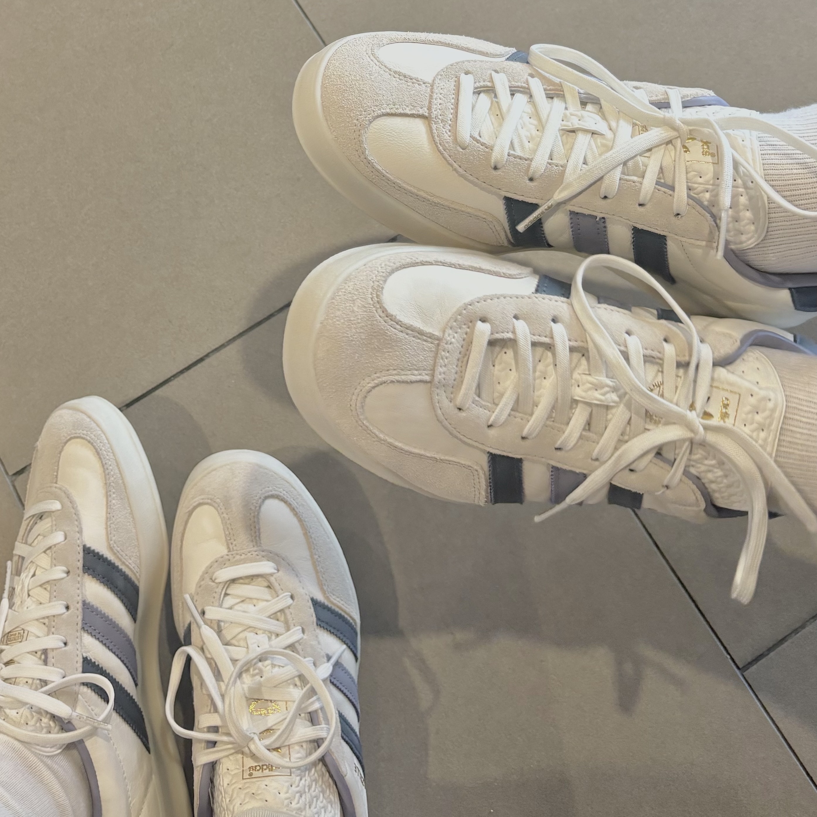 Adidas Gazelle Indoor Core White Preloved Ink 착용 스타일