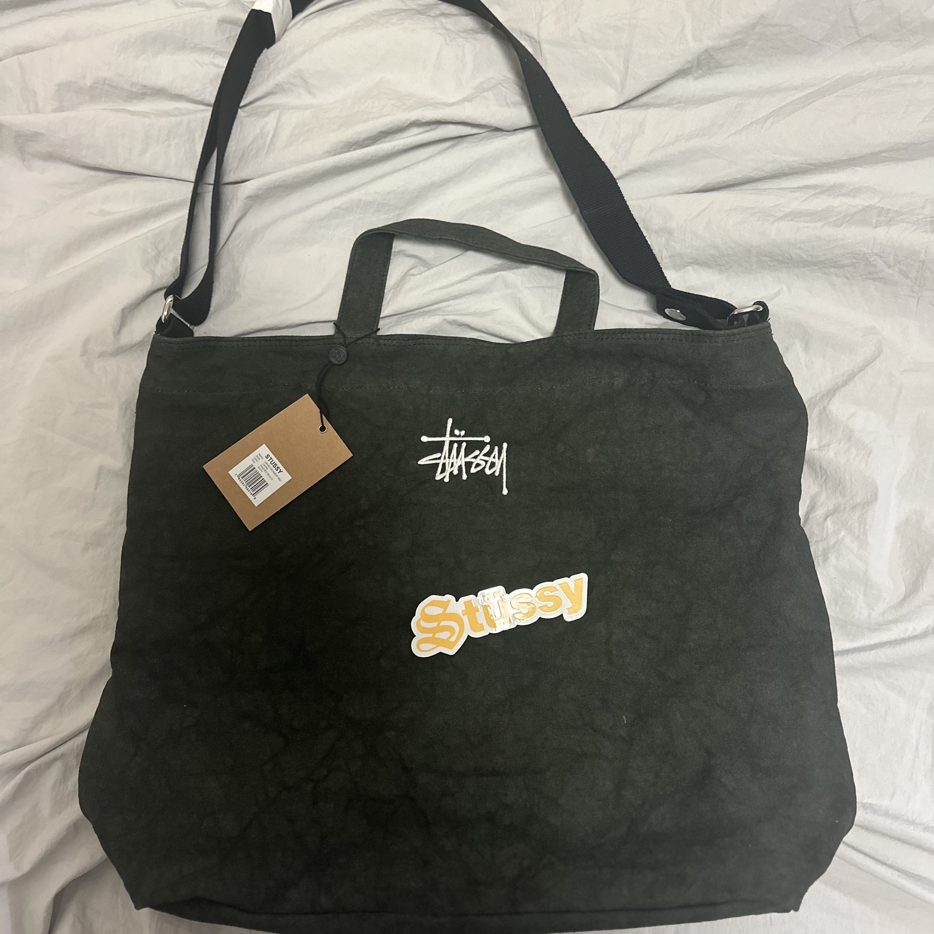 Stussy Canvas Crossbody Bag Washed Black 착용 스타일 - 2