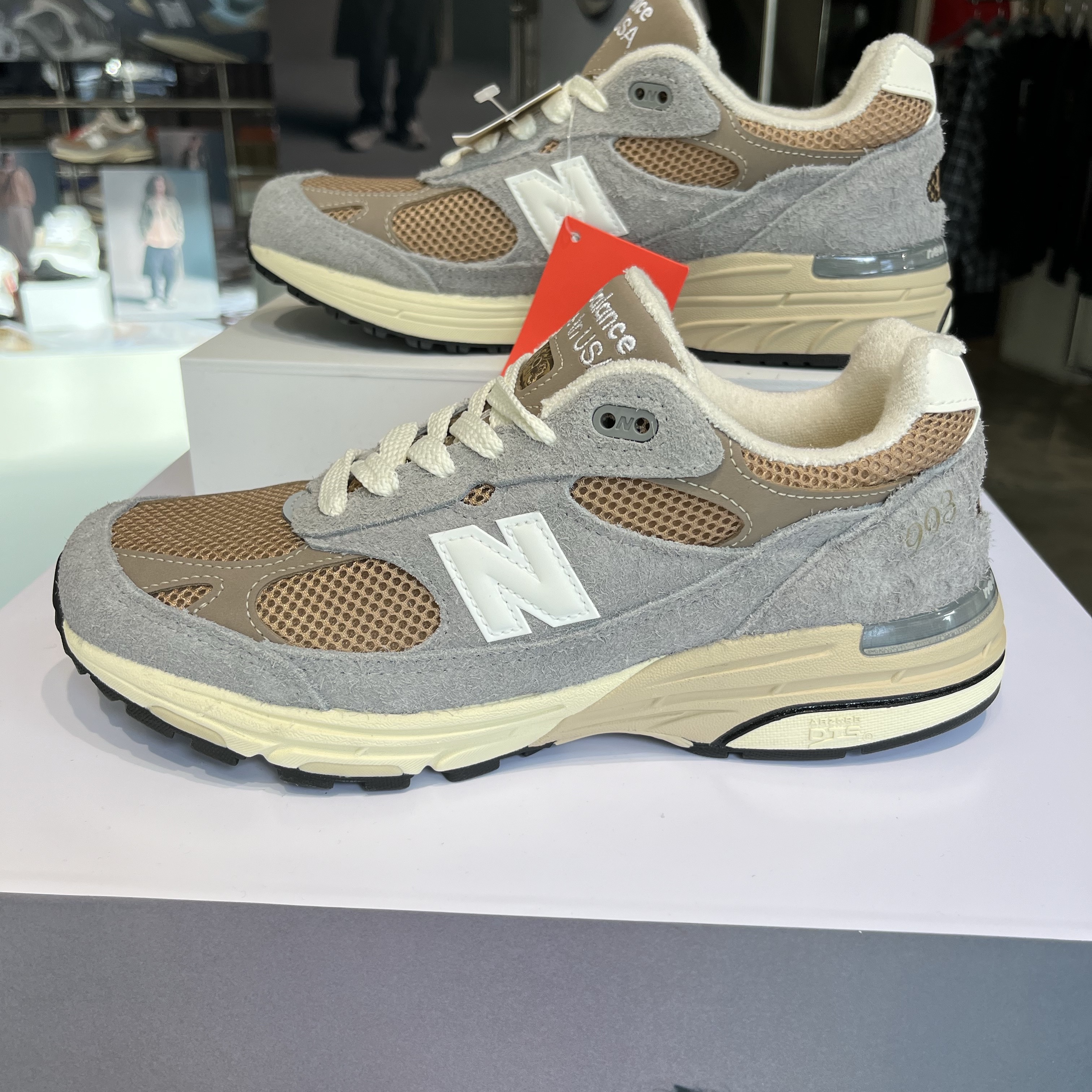New Balance 990v6 Made in USA Reflection Marblehead, New Balance 990v6 Made in USA Castlerock Moonrock 착용 스타일 - 3