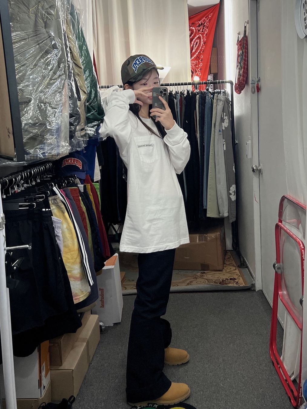 Chrome Hearts Script Letter Logo LS T-Shirt White, Supreme Felt Arc 6-Panel Navy - 24FW 착용 스타일 - 2