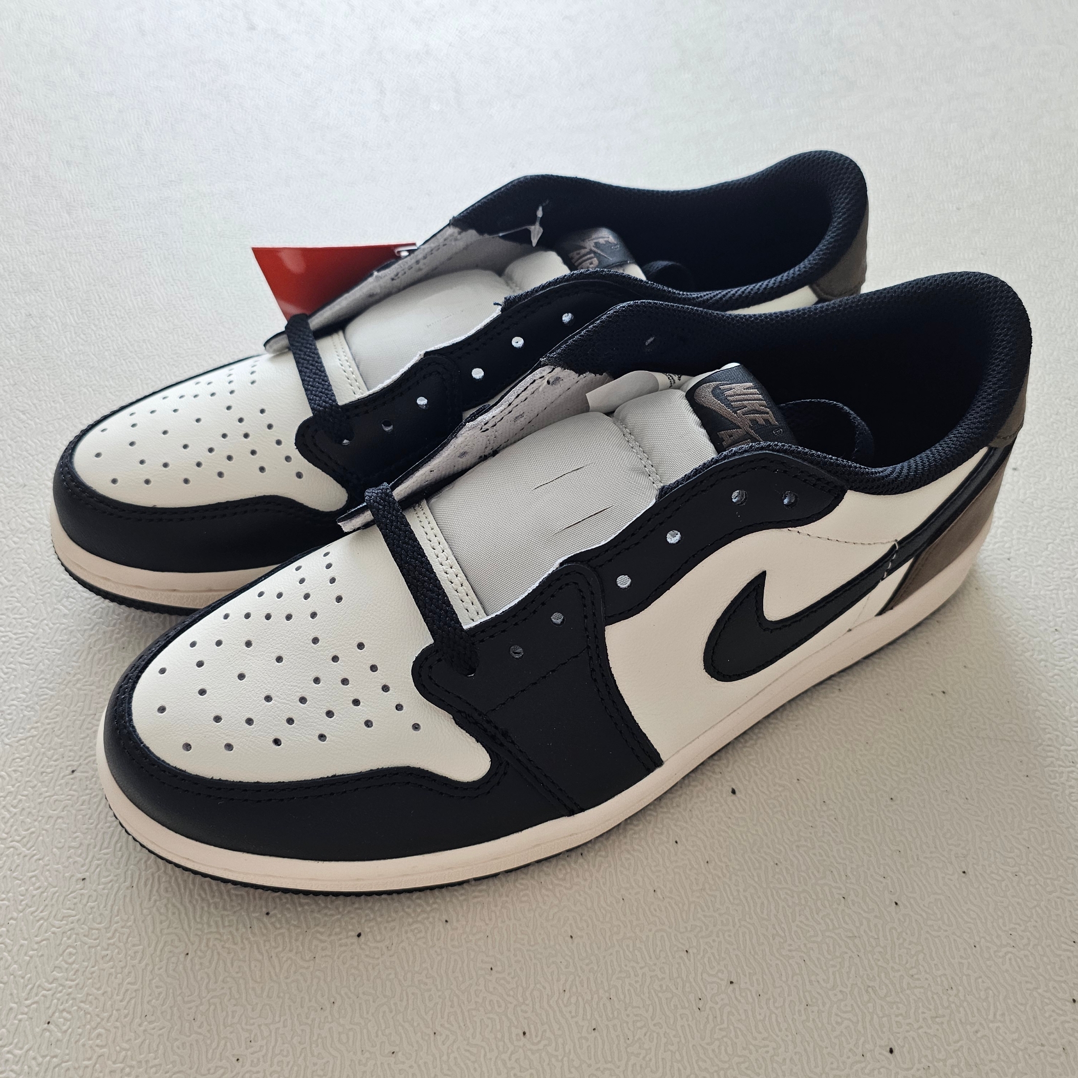Jordan 1 Retro Low OG Mocha 착용 스타일 - 2
