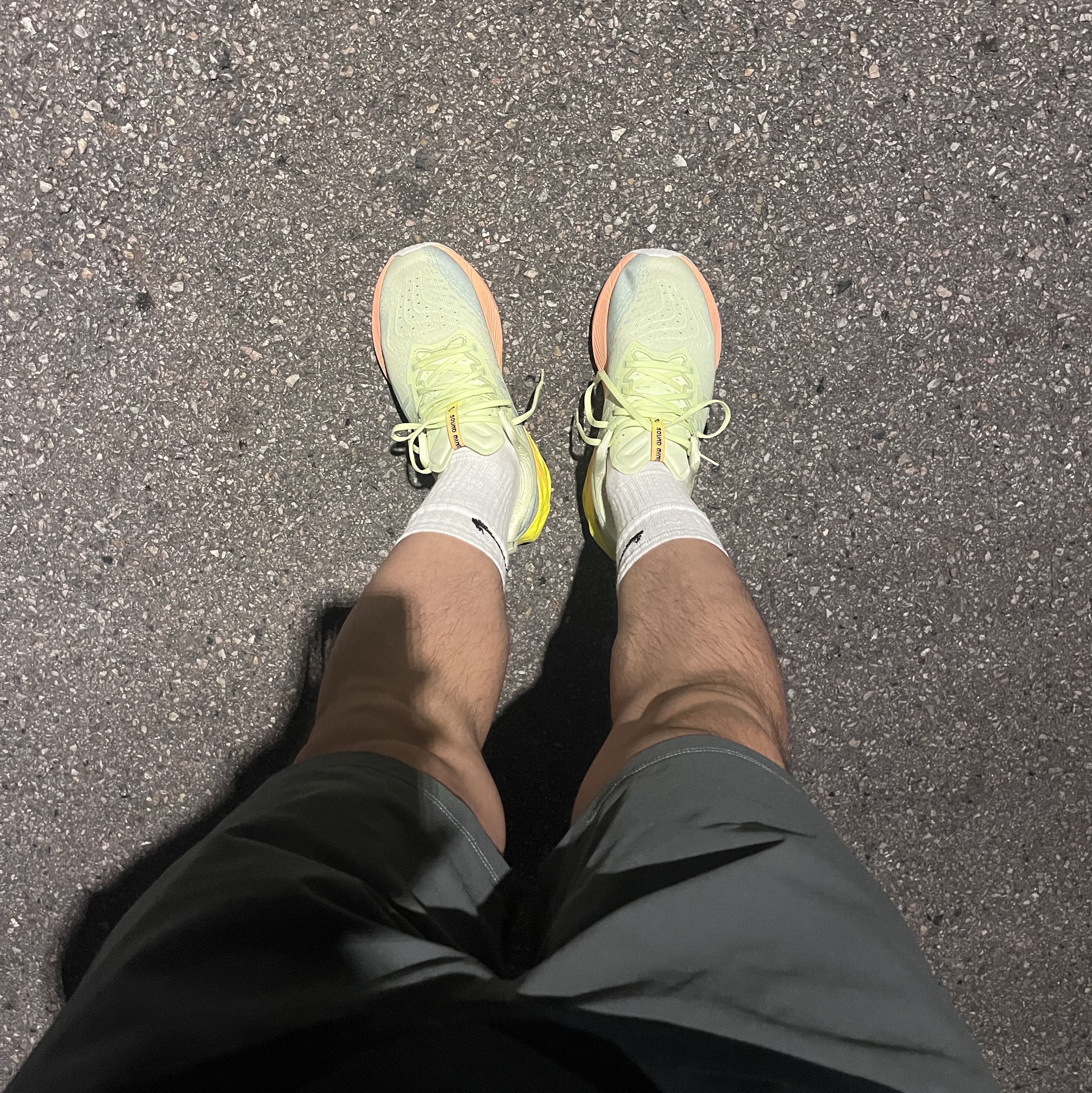 Asics Novablast 4 Cool Matcha Safety Yellow 착용 스타일
