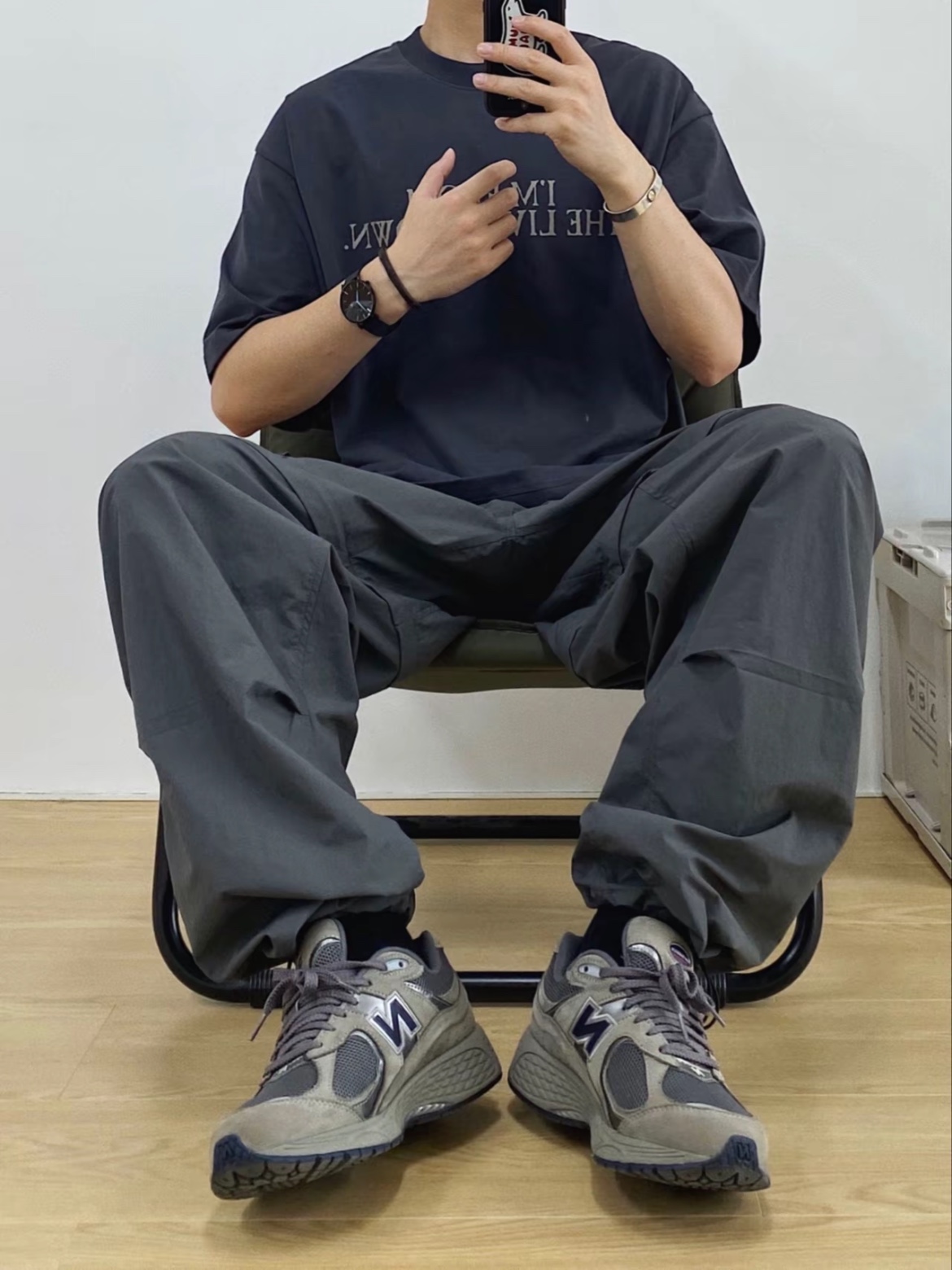 New Balance 2002R Special Vintage Black Grey 착용 스타일