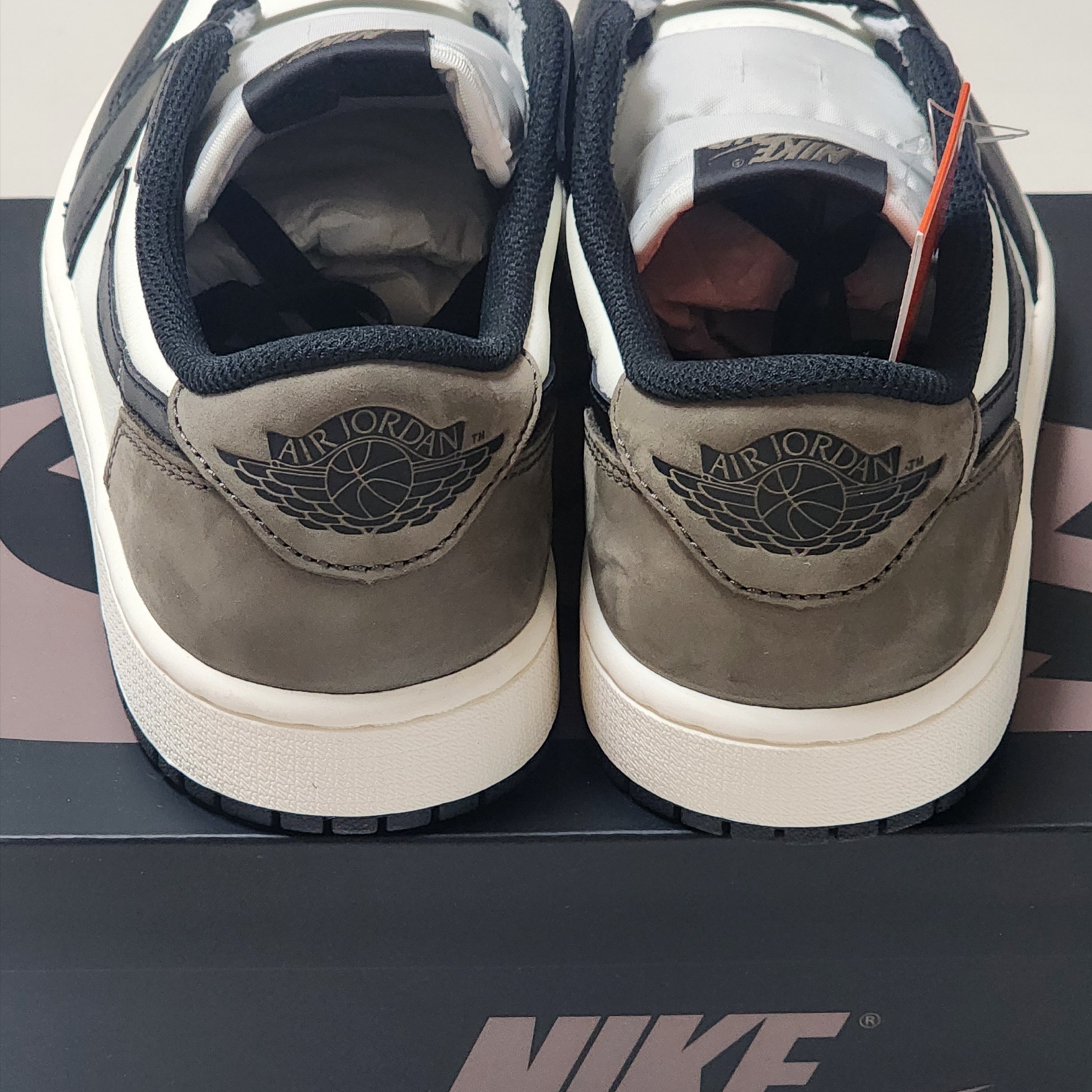 Jordan 1 Retro Low OG Mocha 착용 스타일 - 3